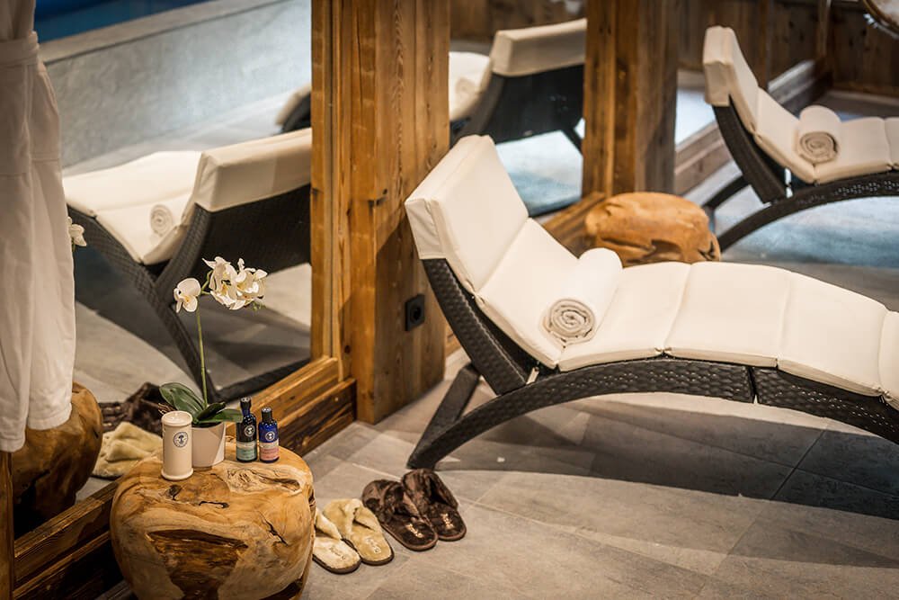 Luxury chalet in Val d'Isère at the foot of the slopes with hotel service, pool and spa