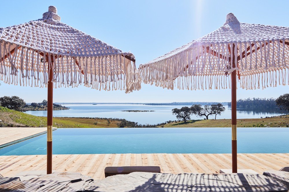 Yoga, wellness, spa and pool on Lake Alqueva in Portugal