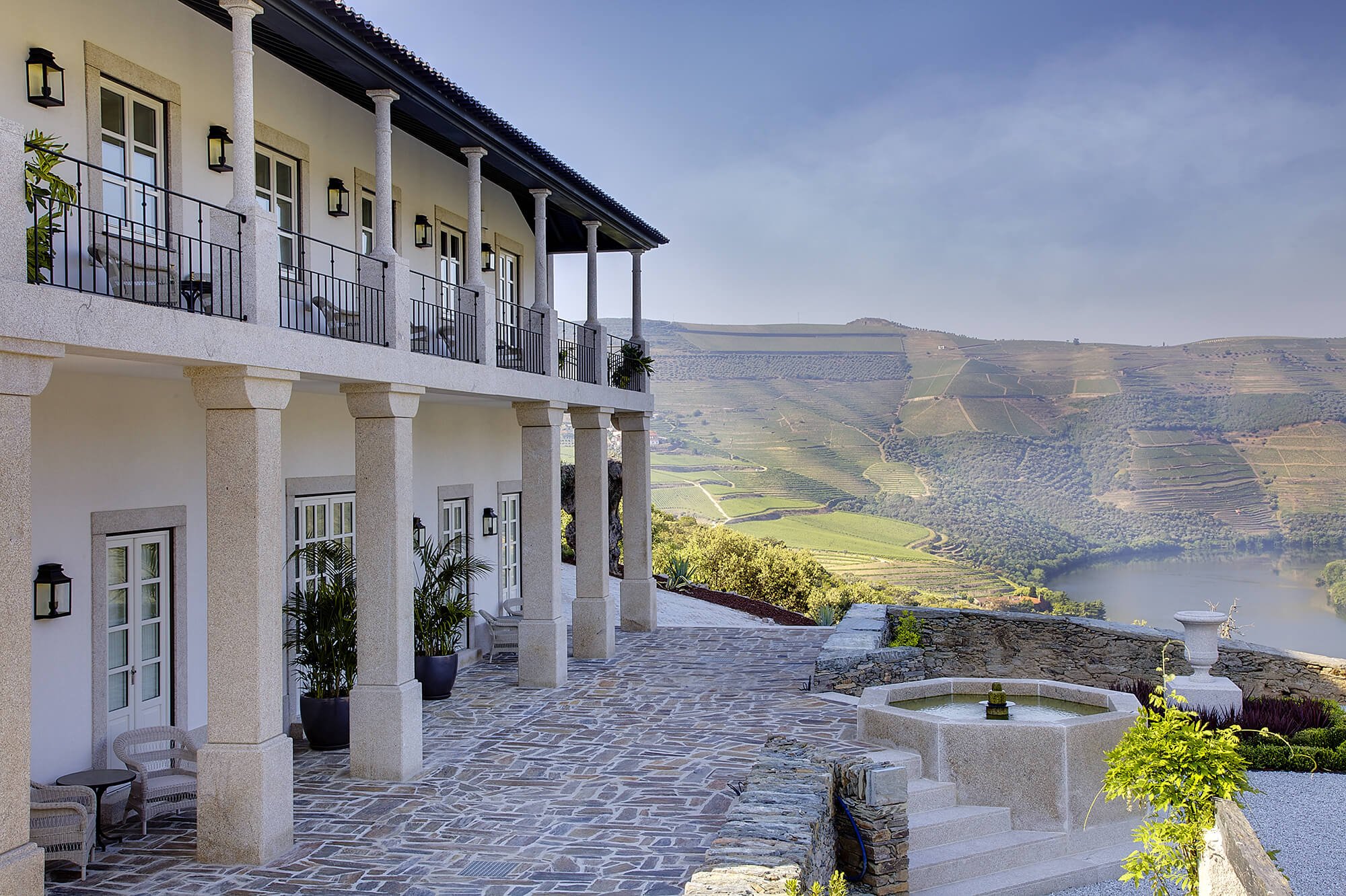 Prestigious villa with panoramic view of the Douro Valley in Portugal