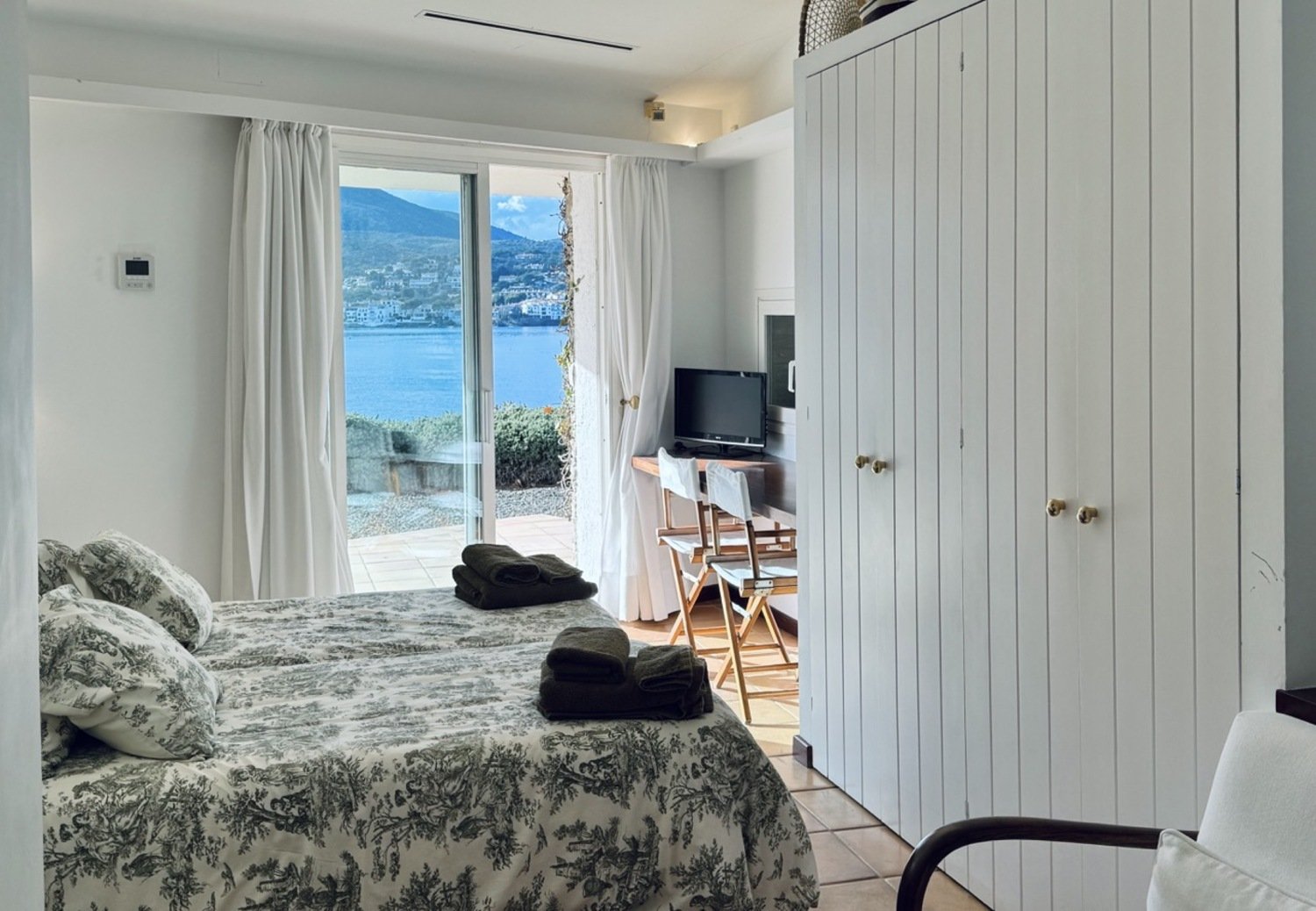 Location villa luxe Cadaques Oliveres chambre vue mer