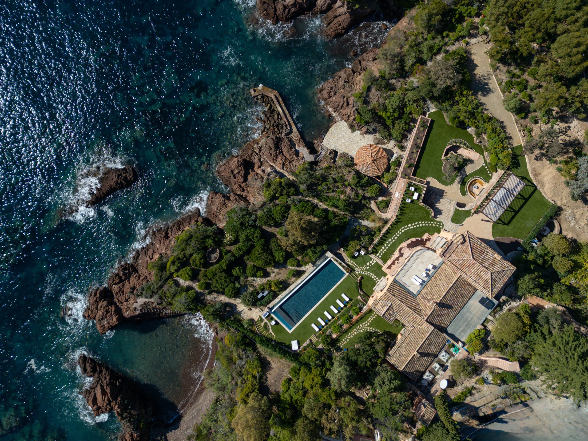 location villa de luxe en bord de mer avec piscine
