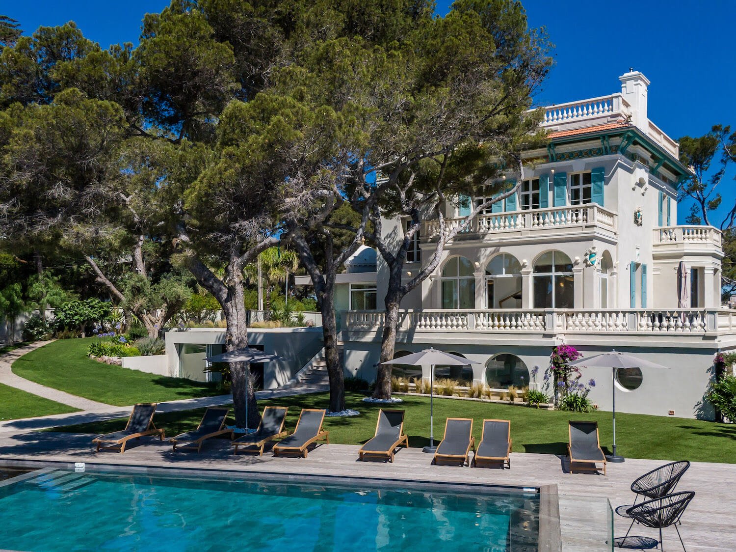 Luxury villa with sea view on the Mediterranean coast for a seminar at Côte d'Azur near Toulon 