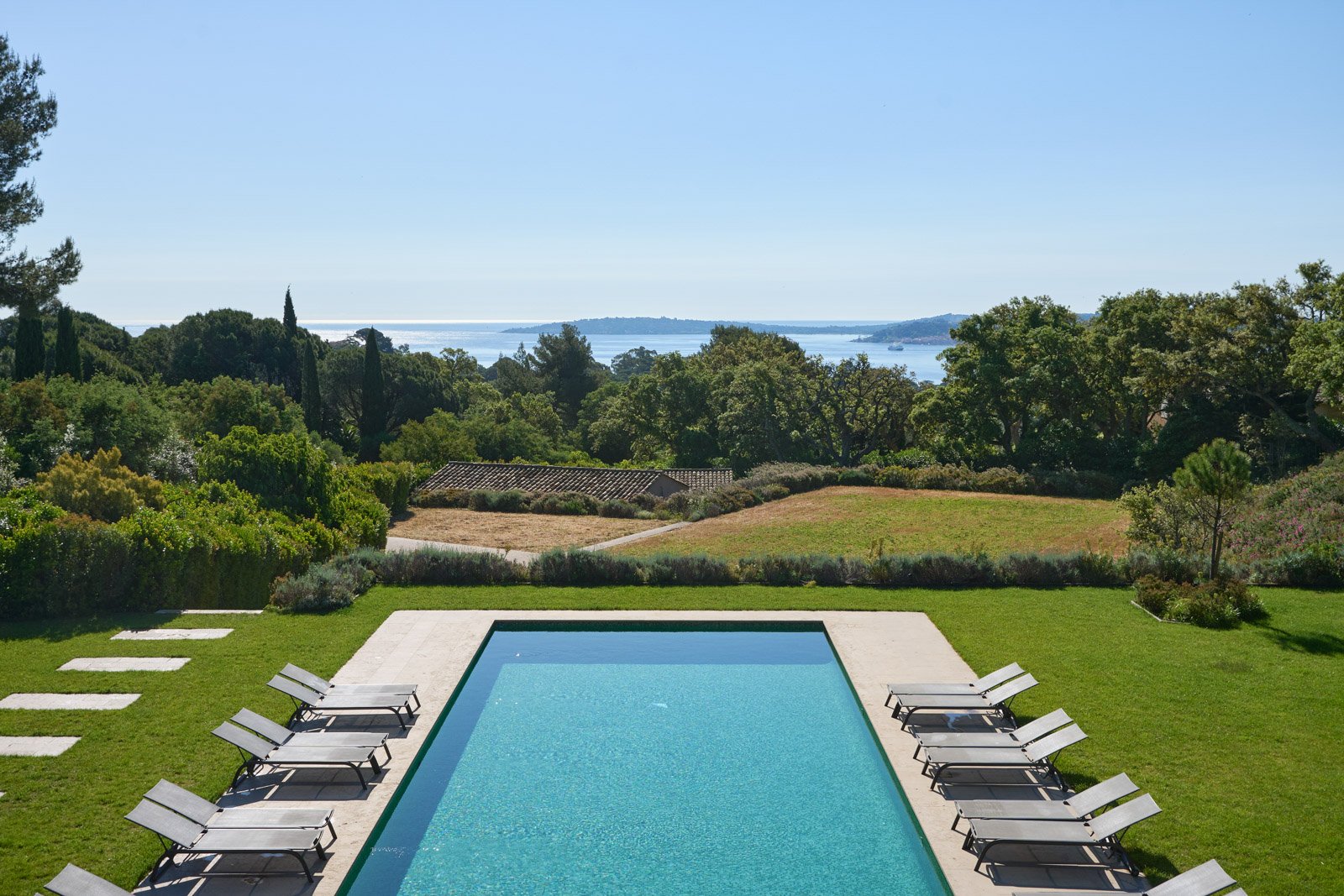 Location-domaine-luxe-beauvallon-piscine.jpg