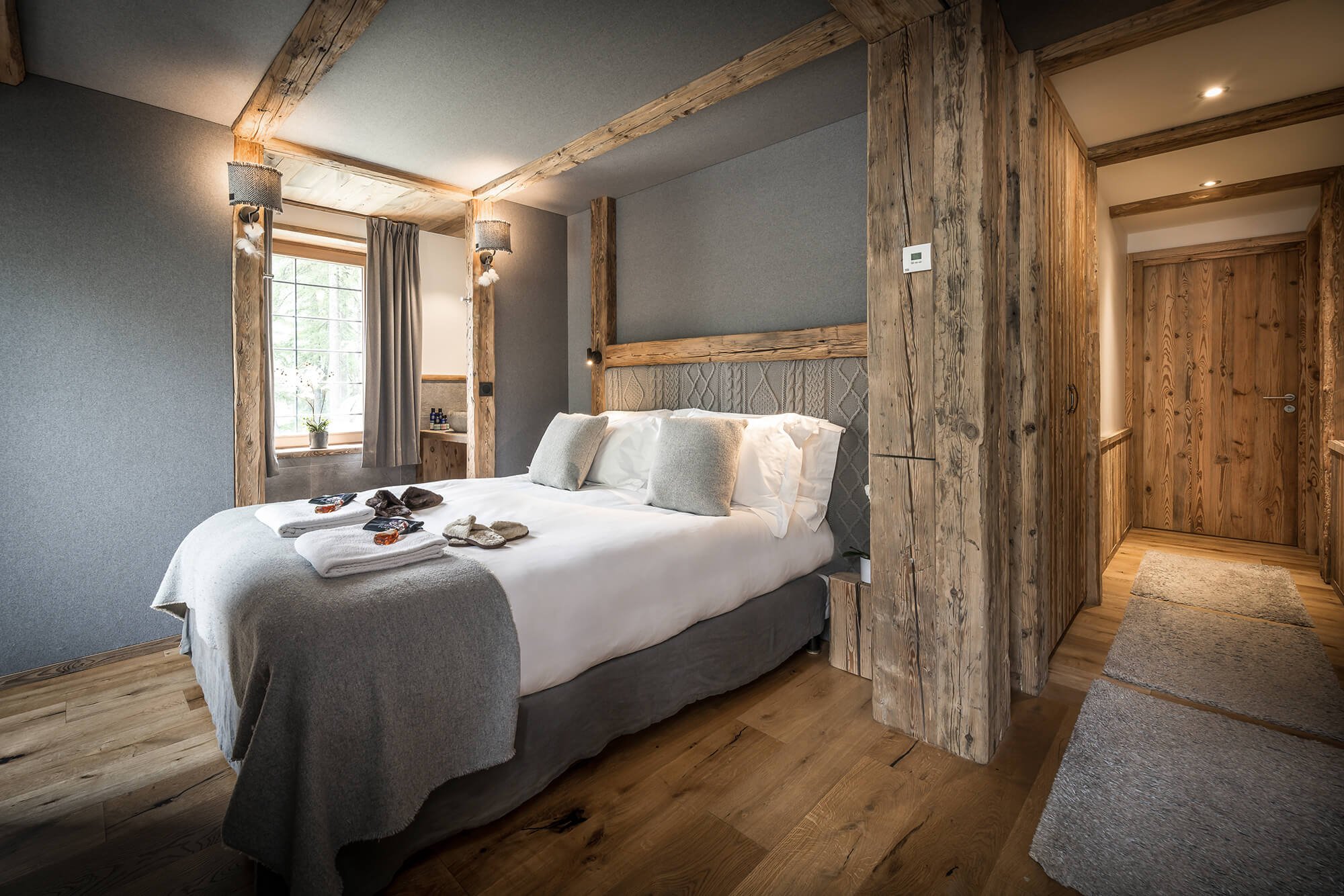 Exceptional chalet in Val d'Isère at the foot of the slopes with hotel service, swimming pool and spa