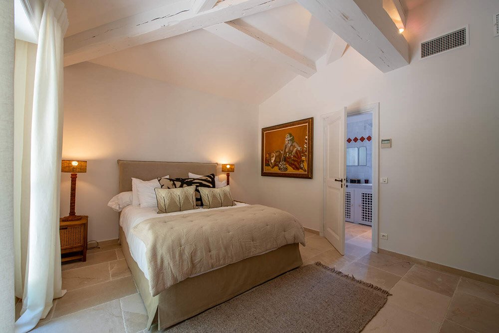 Luxury villa with sea view in Saint-Tropez on the Mediterranean coast 