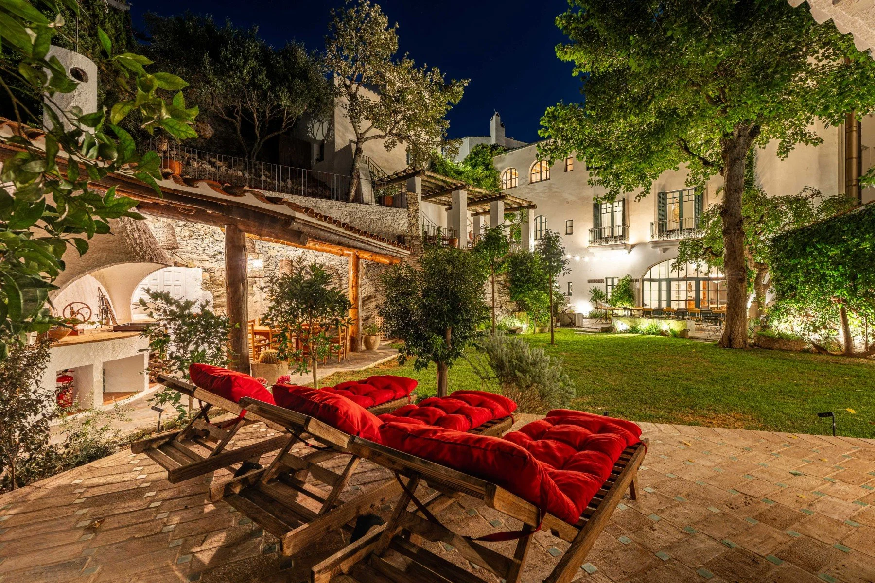 Villa luxe Cadaques village jardin eclairee