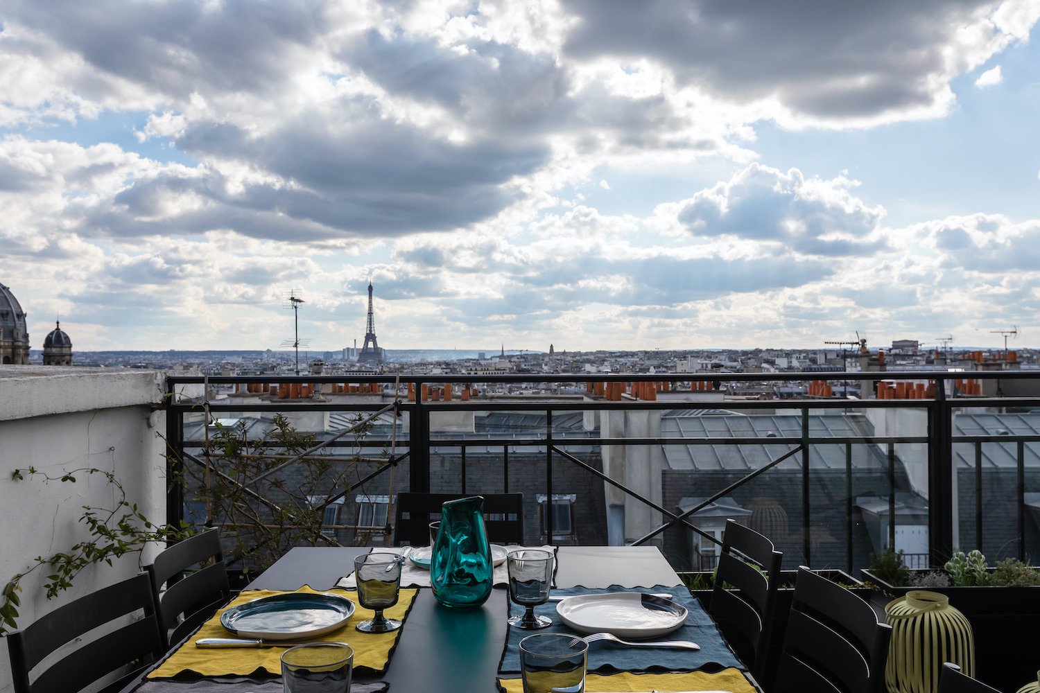 Prestigious apartment in Paris with terrace overlooking the Eiffel Tower and central Paris