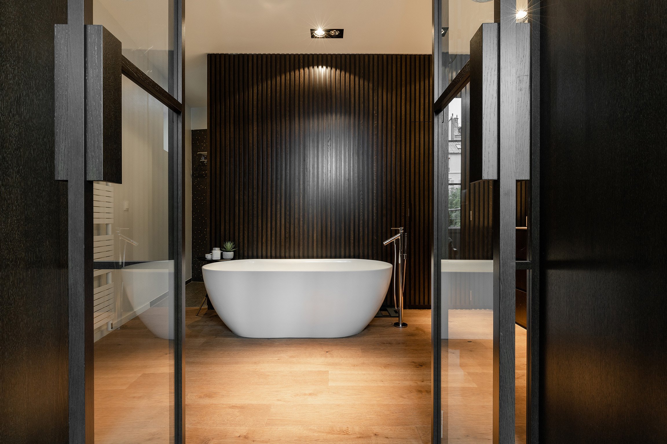 Maison de prestige au coeur de Paris avec un jardin et une piscine proche du Panthéon