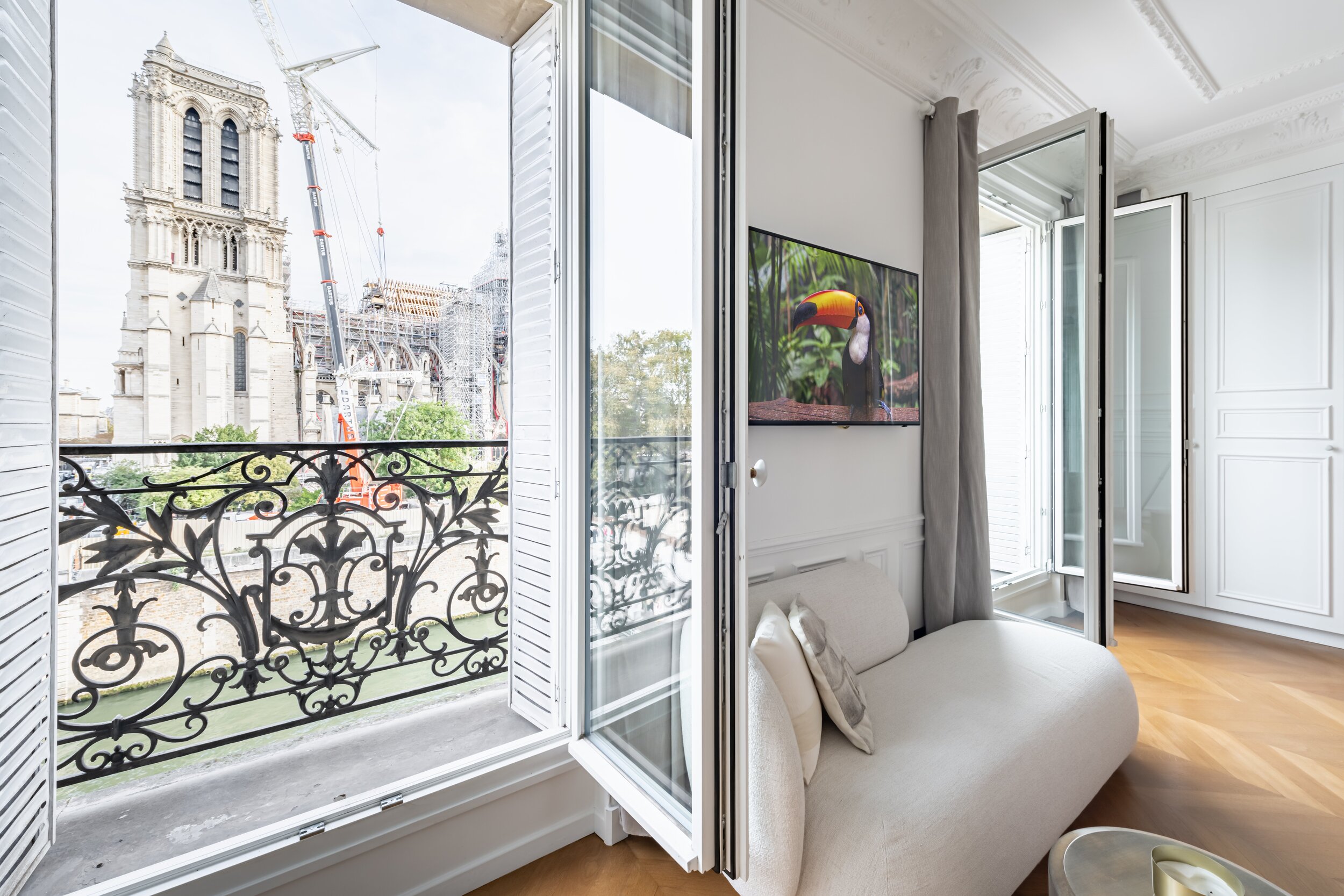 paris luxury apartment center of paris notre dame views