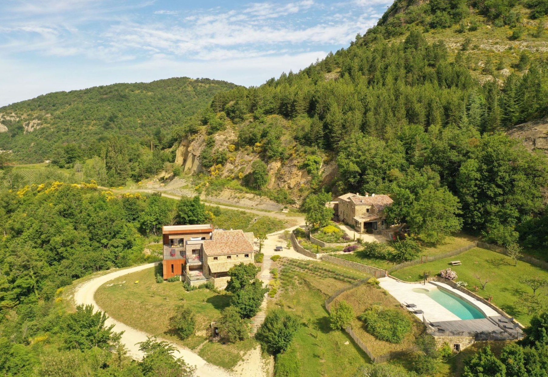 An exceptional, eco-friendly estate to organize your seminar in Drôme provençale in the South of France.