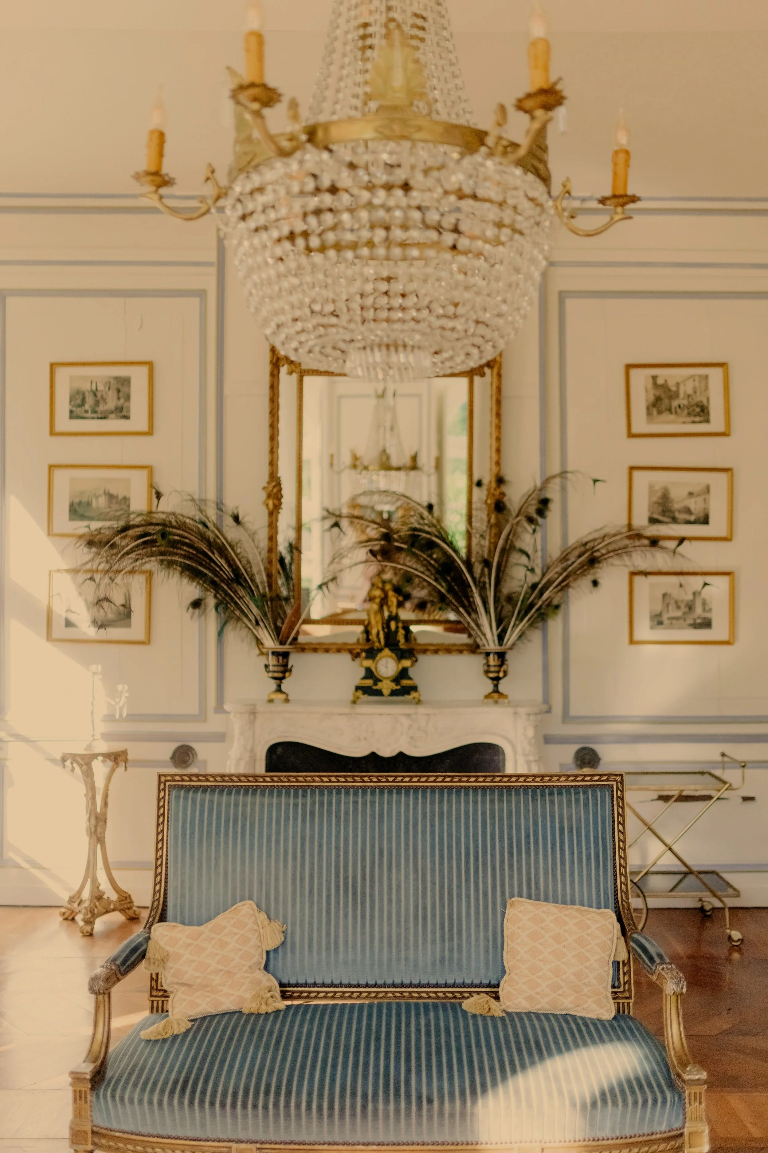 Louis+XVI+Salon+Antique+Rococo+Loveseat+%26+Fireplace+-+Chateau+De+Vezins.jpg