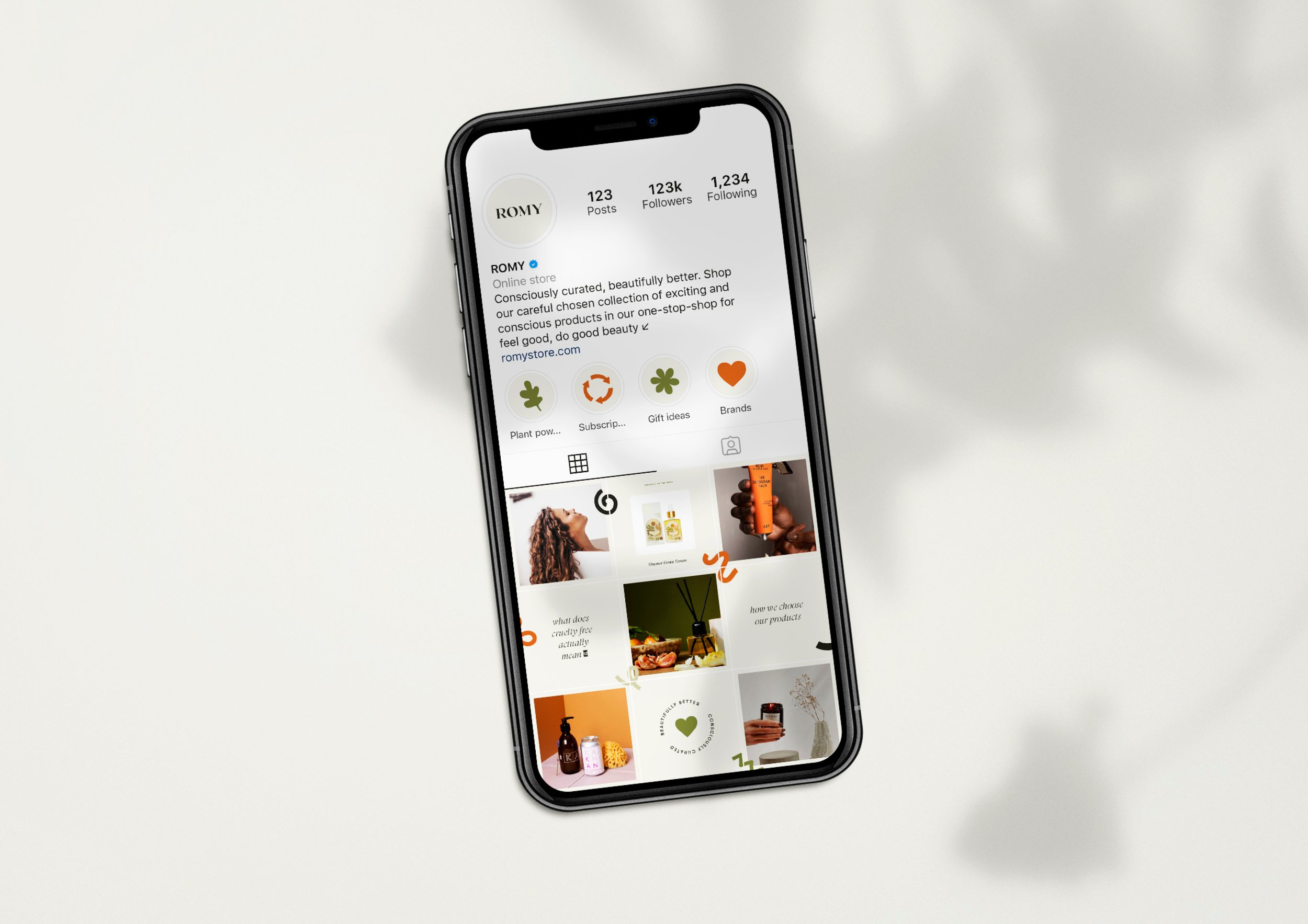 Layouts are straight-forward, calm and
structured in alignment with the way that ROMY adds structure and order to what could otherwise be a chaotic and stressful process.