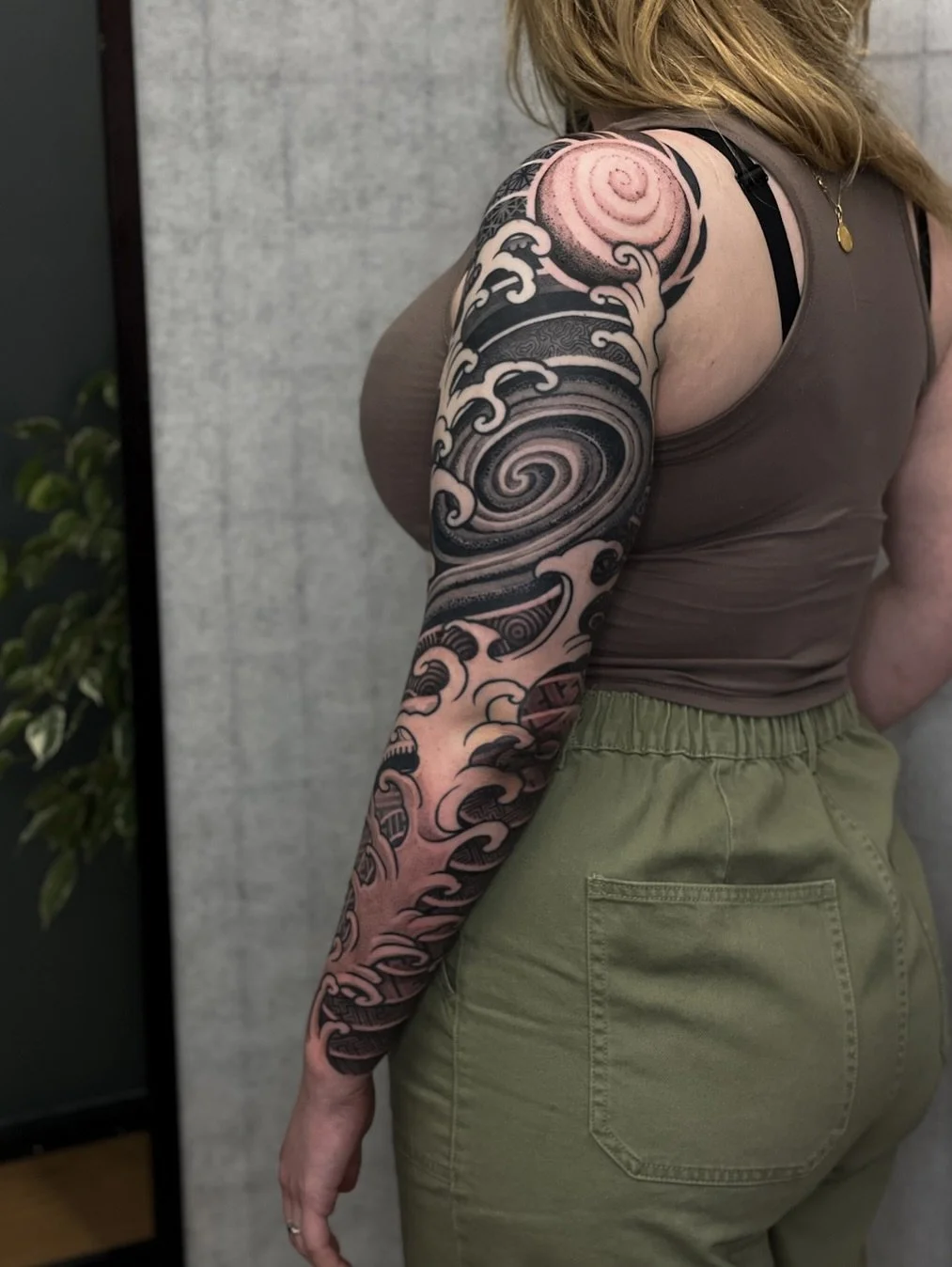 I enjoyed working on this sleeve. 
Open for projects like this Oct&ndash;Dec
Hit me up if you&rsquo;re ready to something big this year.

#tattoo #blackworktattoo #japanesetattoo #sleevetattoo #ornamentaltattoo #geometrictattoo #dotworktattoo #tattoo