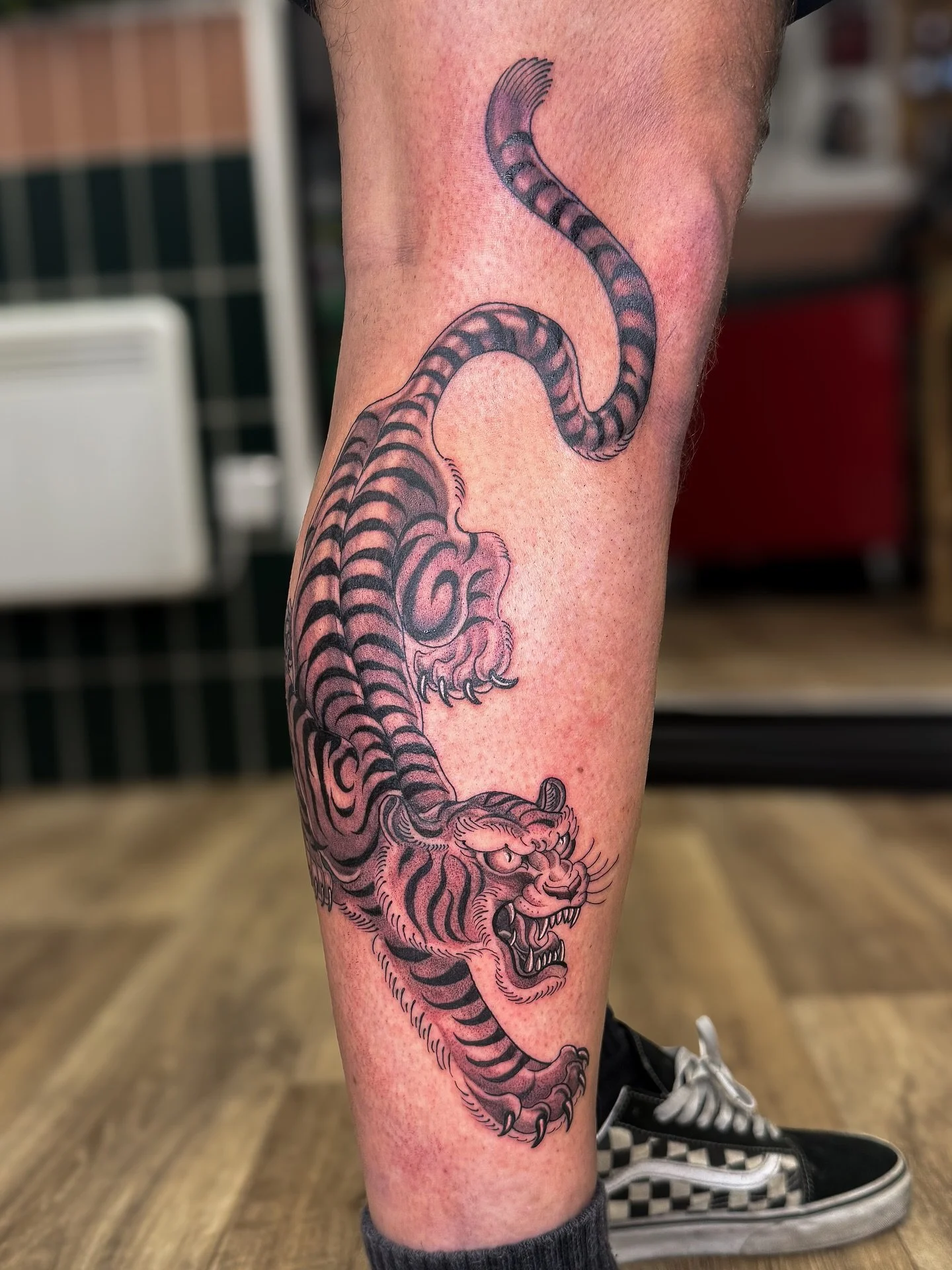 My take on a classic
Cheers @mikemarsden90 
Booking 2026
&bull;
&bull;
&bull;
&bull;
#tigertattoo #classictattoo #legtattoo #chicanotattoo #finelinetattoo