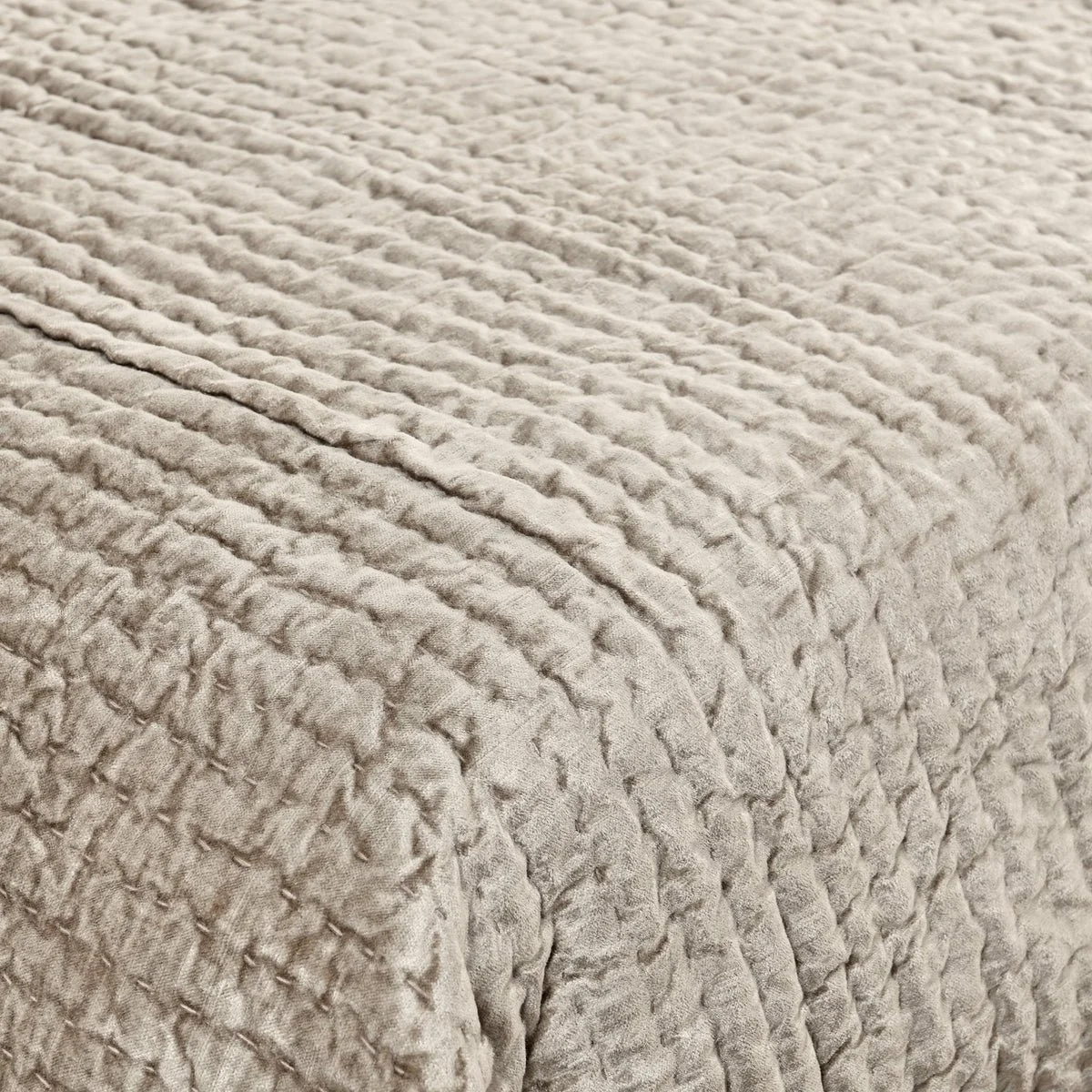 BEDQ422K_LS_4_e46ff935-cd6d-4765-bb7e-b5f5f4a0a4f0.jpg