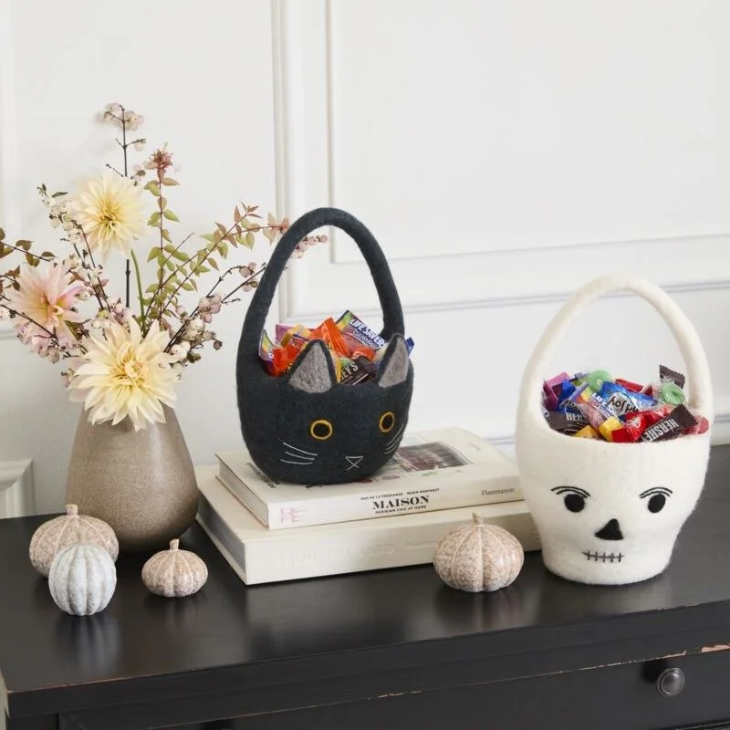 Spooky cute Halloween decor!

#halloween2025 #halloweendecor #halloweenpartydecor #trickortreat #shopmadern #madernkids