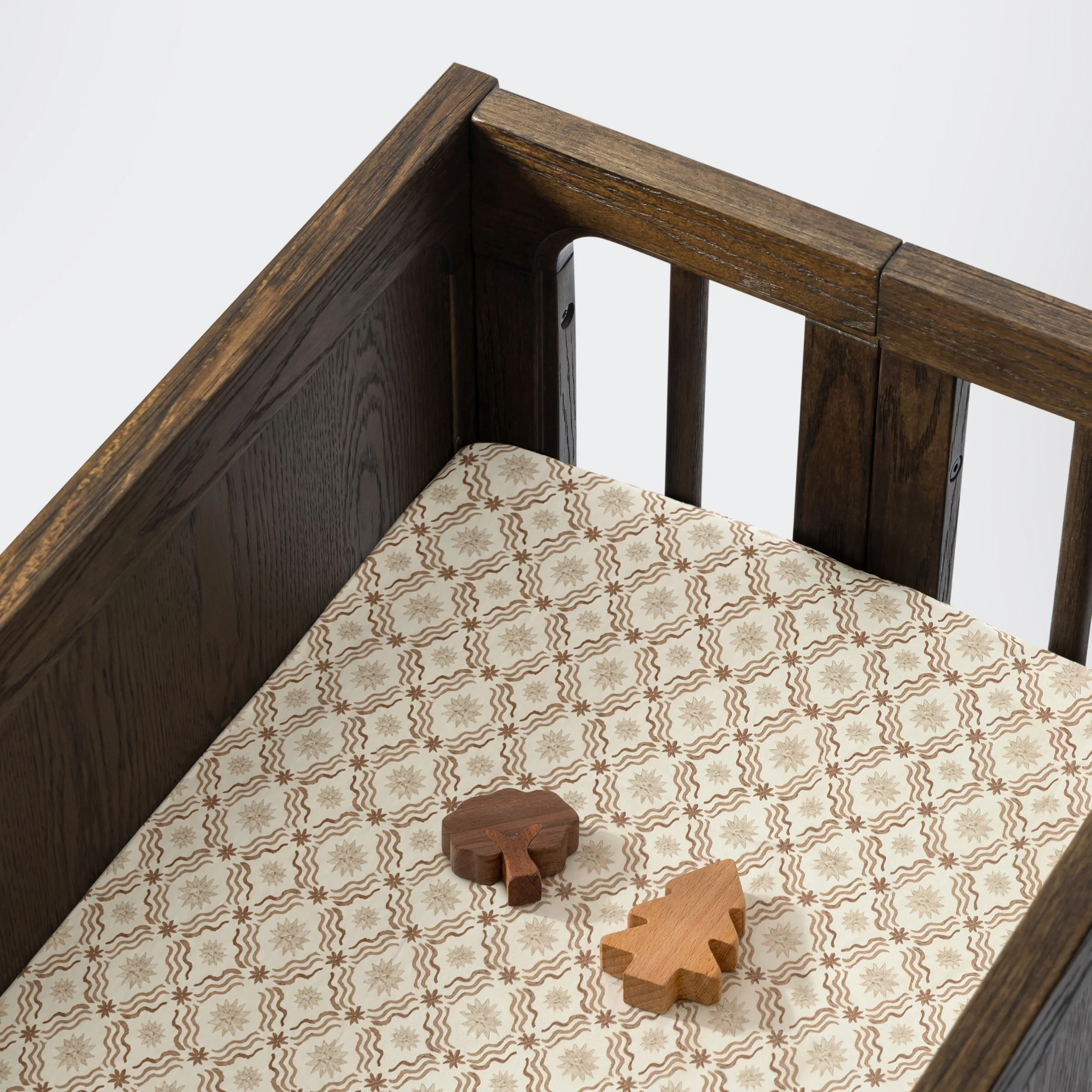 T34334ASR_bassinet-sheet-2-toy-1.1.jpg