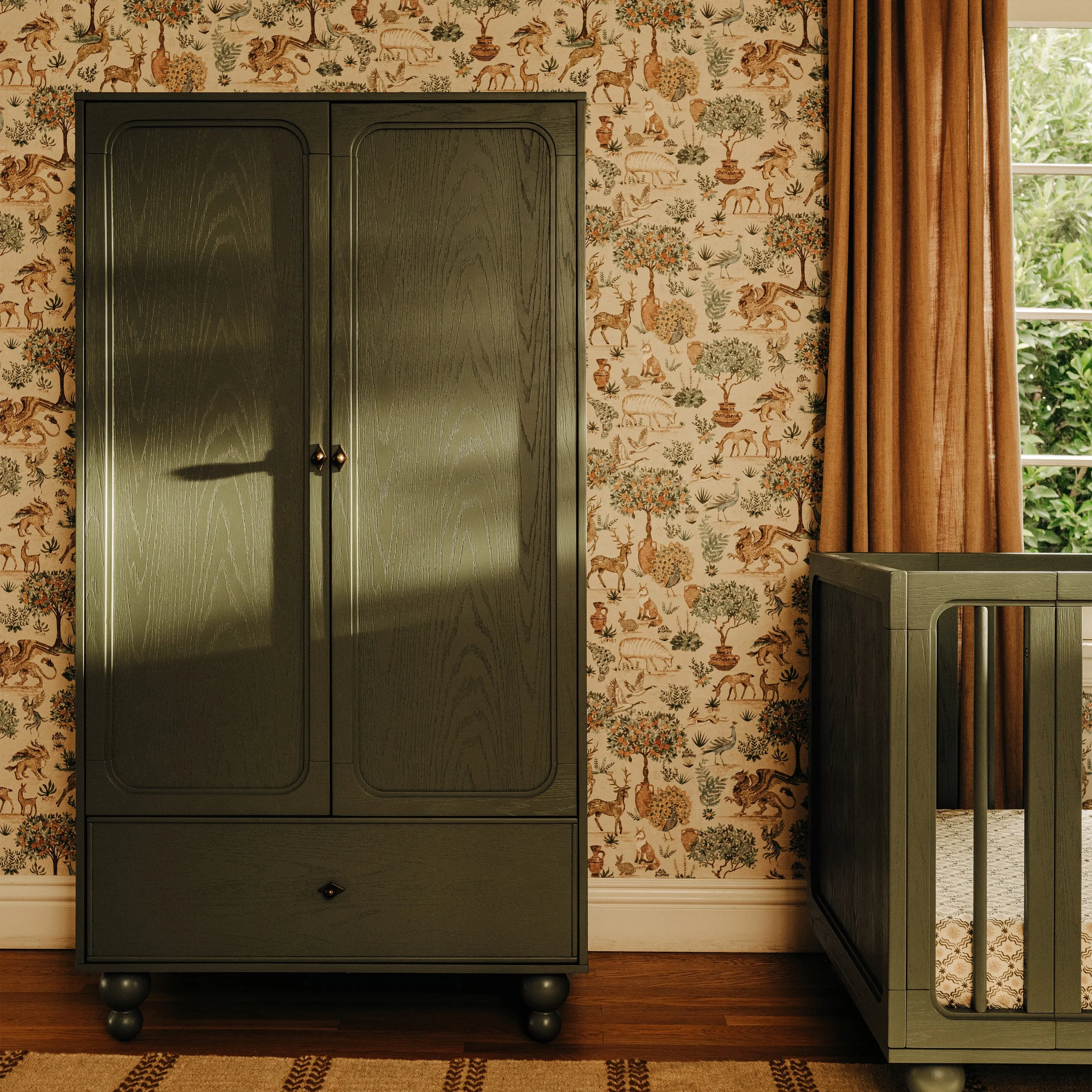 M33329AE_armoire-front-1.1.jpg