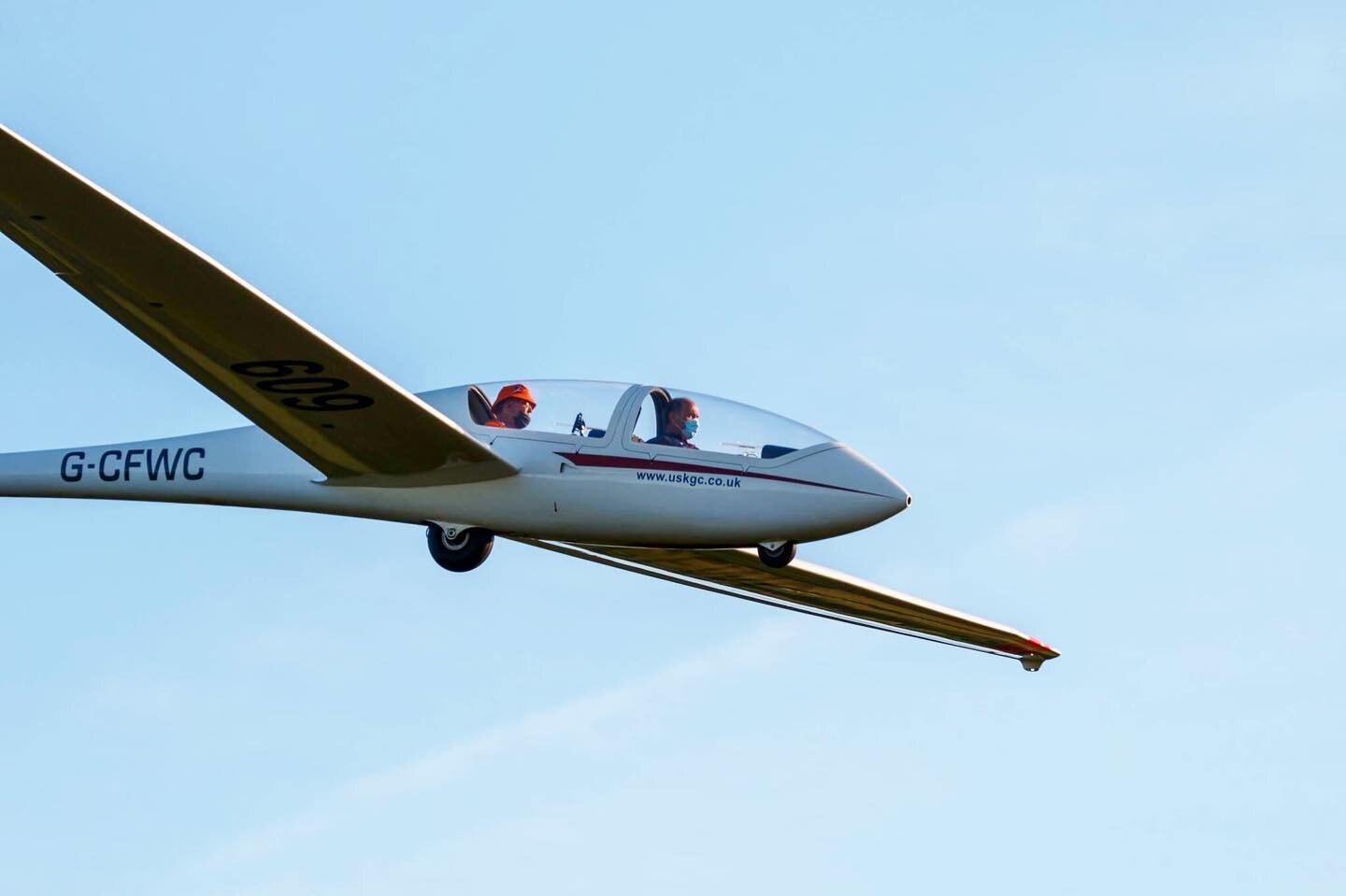 Keep flying, but keep safe! Our operations are carried out following social distancing and protective guidelines for the safety of our club members and the wider public. Here you can see two pilots returning to the airfield with appropriate face cove