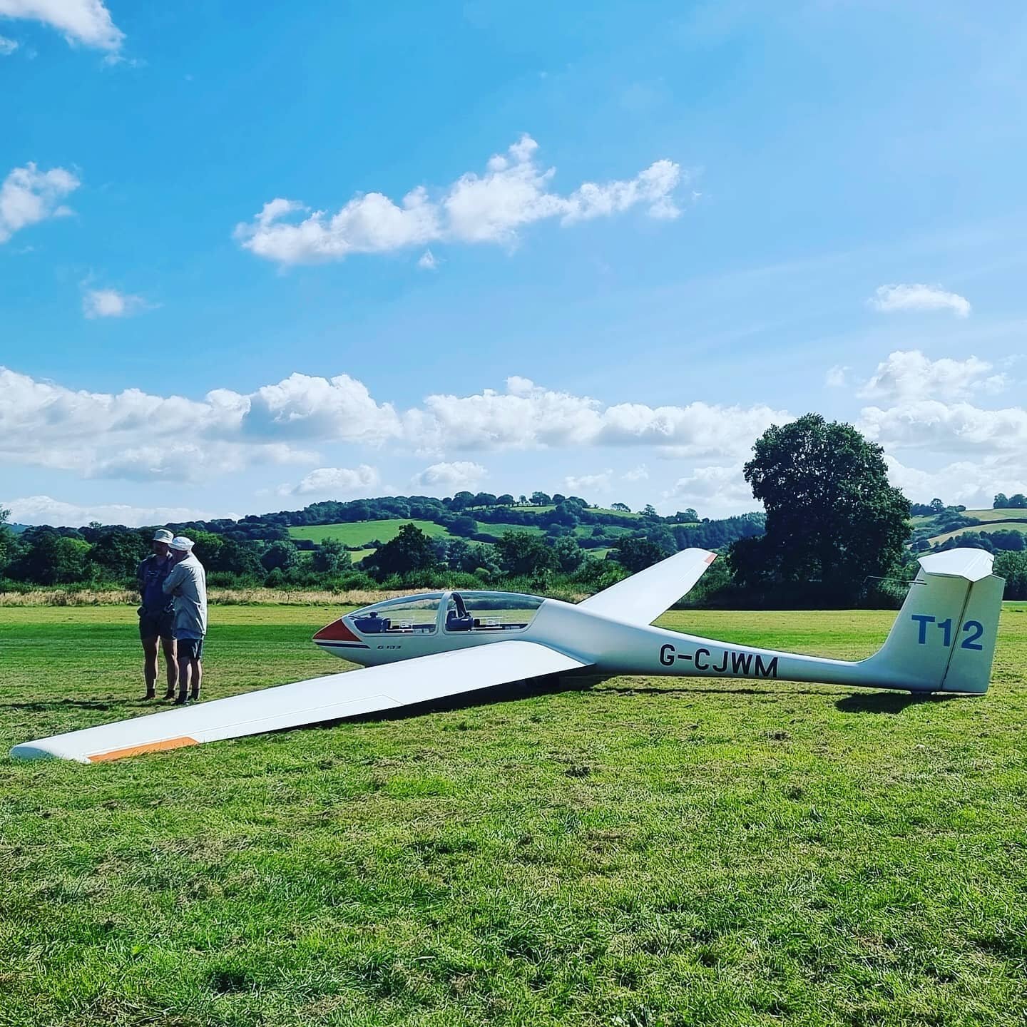 Yesterday was a beautiful day, with new members and existing members alike benefitting from a clear, cloudy day. 

#soaring #gliding #aviation #monmouth #pilot #glider