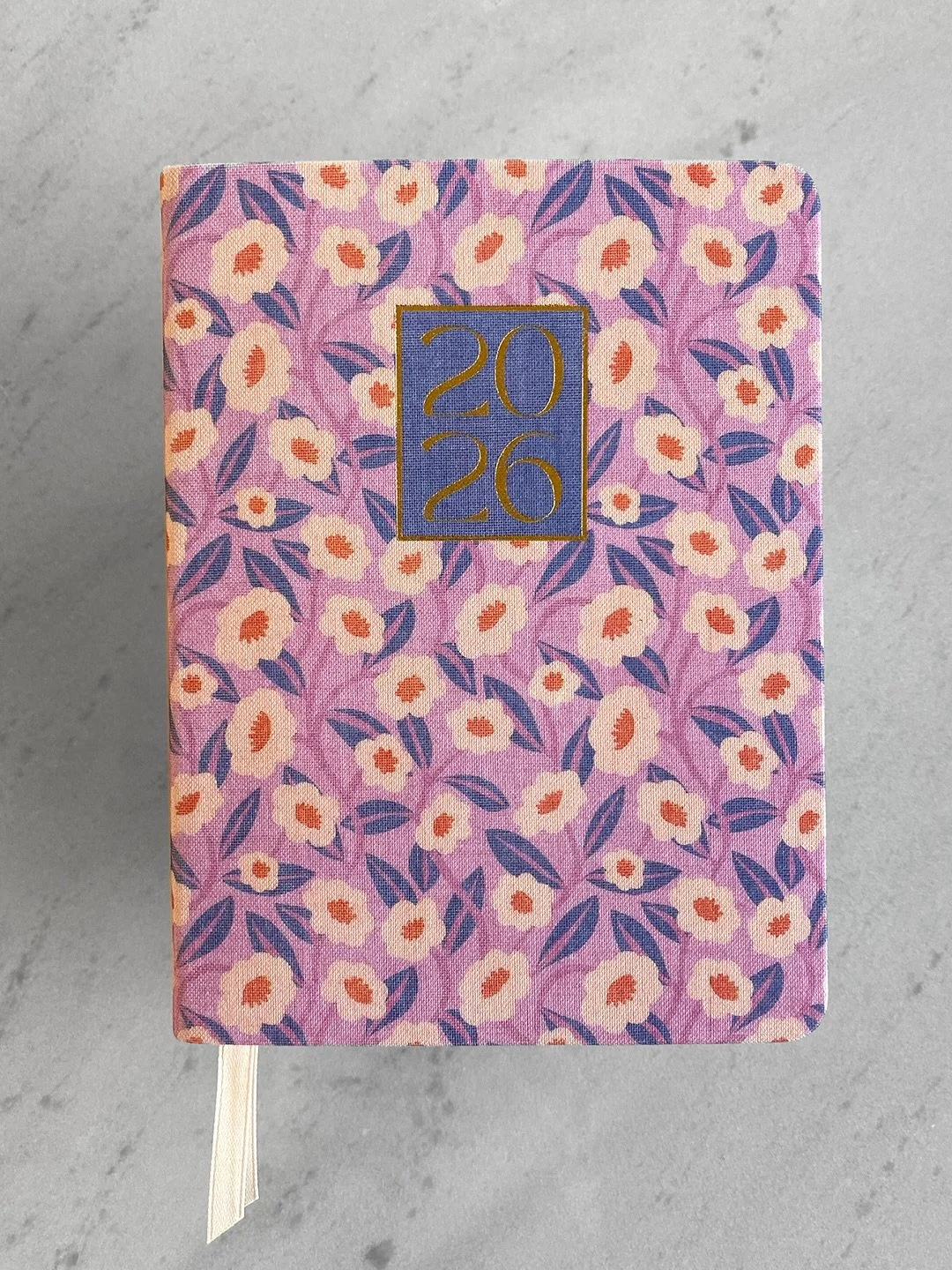My Summer Blossoms design in this lavender pink color on this Orange Circle Studio 17-month pocket planner looks amazing! Order it at BarnesAndNoble.com:😃👇

https://www.barnesandnoble.com/w/2025-2026-catching-colors-weekly-pocket-planner-17m-exclus