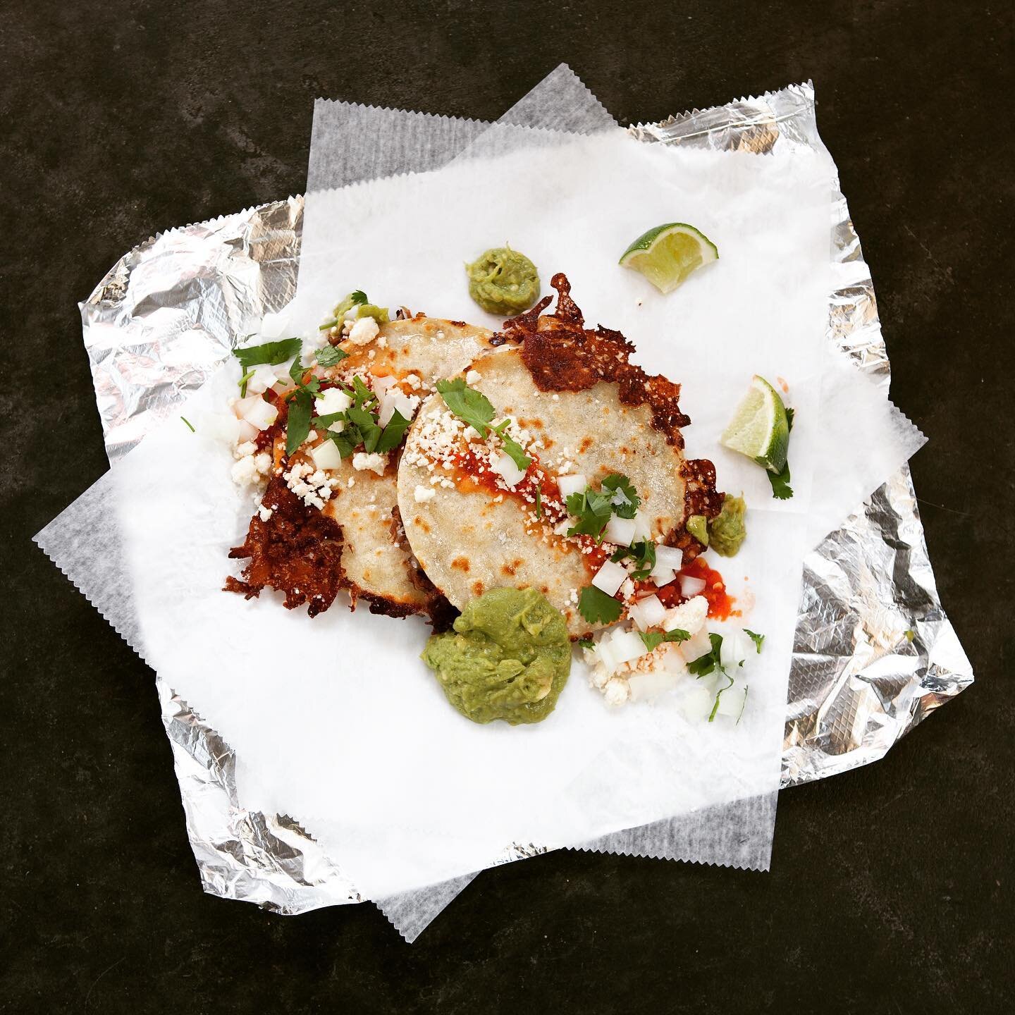 Quesadillas are always a good idea!
This one is filled with carnitas, quesillo, and salsa Fresca.
📸: @aliza_eliazarov 🧡
.
.
.
#quesadilla #quesillo #tallulahstaqueria #tallulahstacos
#pvdeats ##chicanocuisine #guacamole #providencetacos #providence