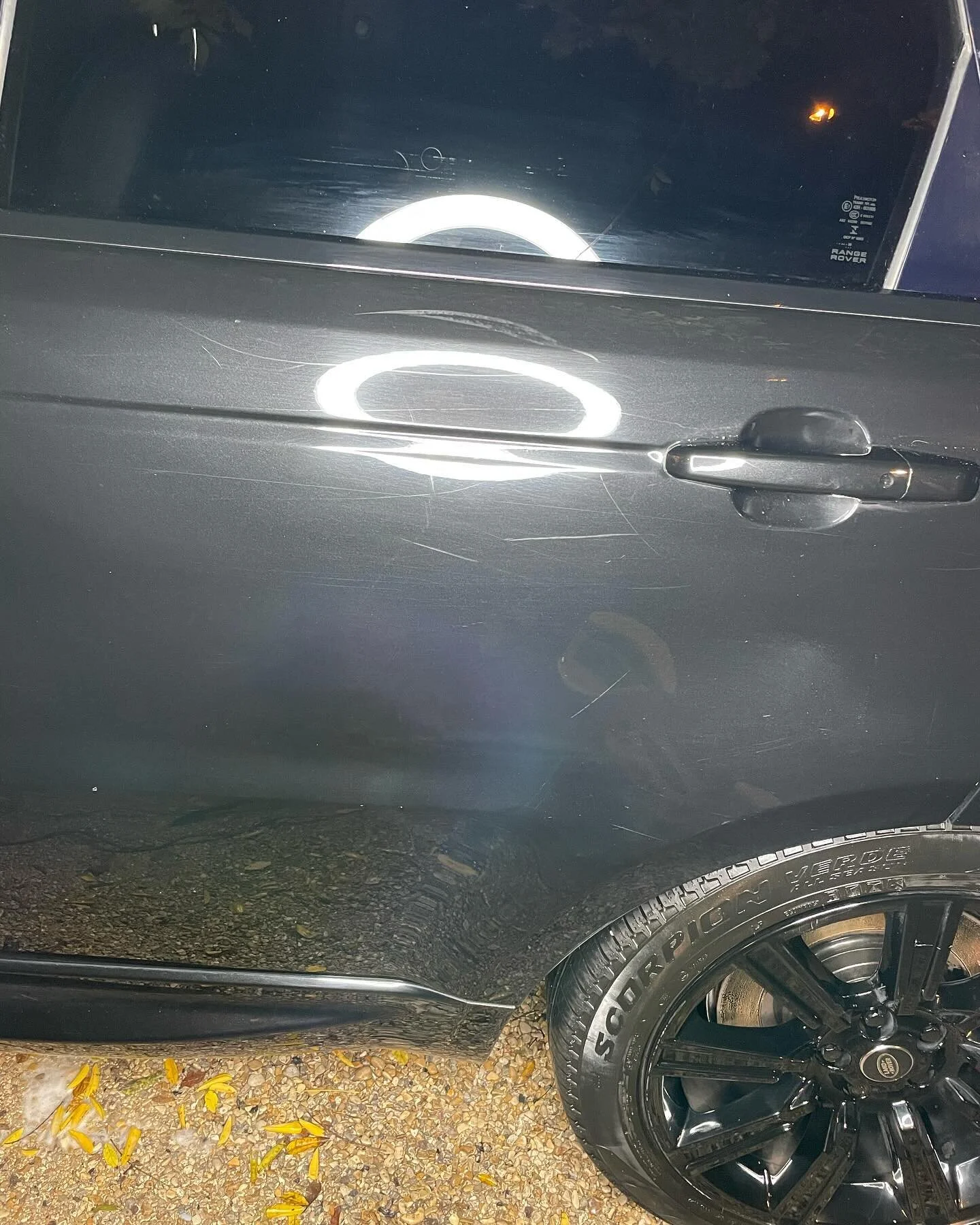 ✨Polissage / Correction des rayures pour ce Range Rover. &Agrave; partir de 20&euro;.

#rangerover #rangeroversport #garchesautoclean #saintcloud #vaucresson #garchois #garchoise #detailing #polissage #lavageauto