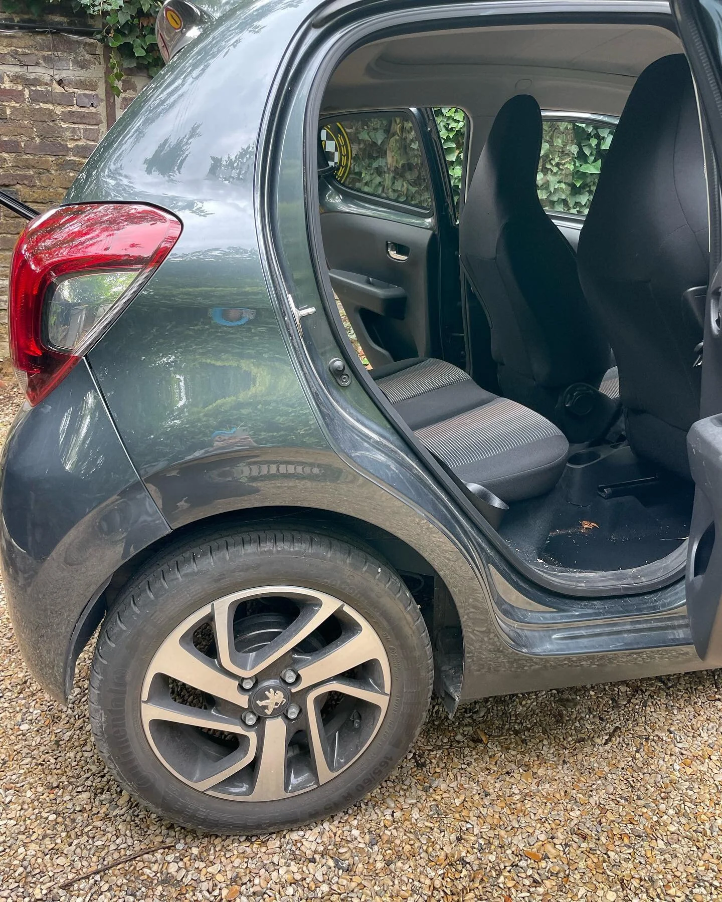 💦Lavage int/ext Premium pour cette Peugeot 108 avec shamouinage de la banquette arri&egrave;re ✨

#shampouinage #peugeot108 #garches #saintcloud #marneslacoquette #vaucresson #garches92 #garchesmaville #garchesvaucresson