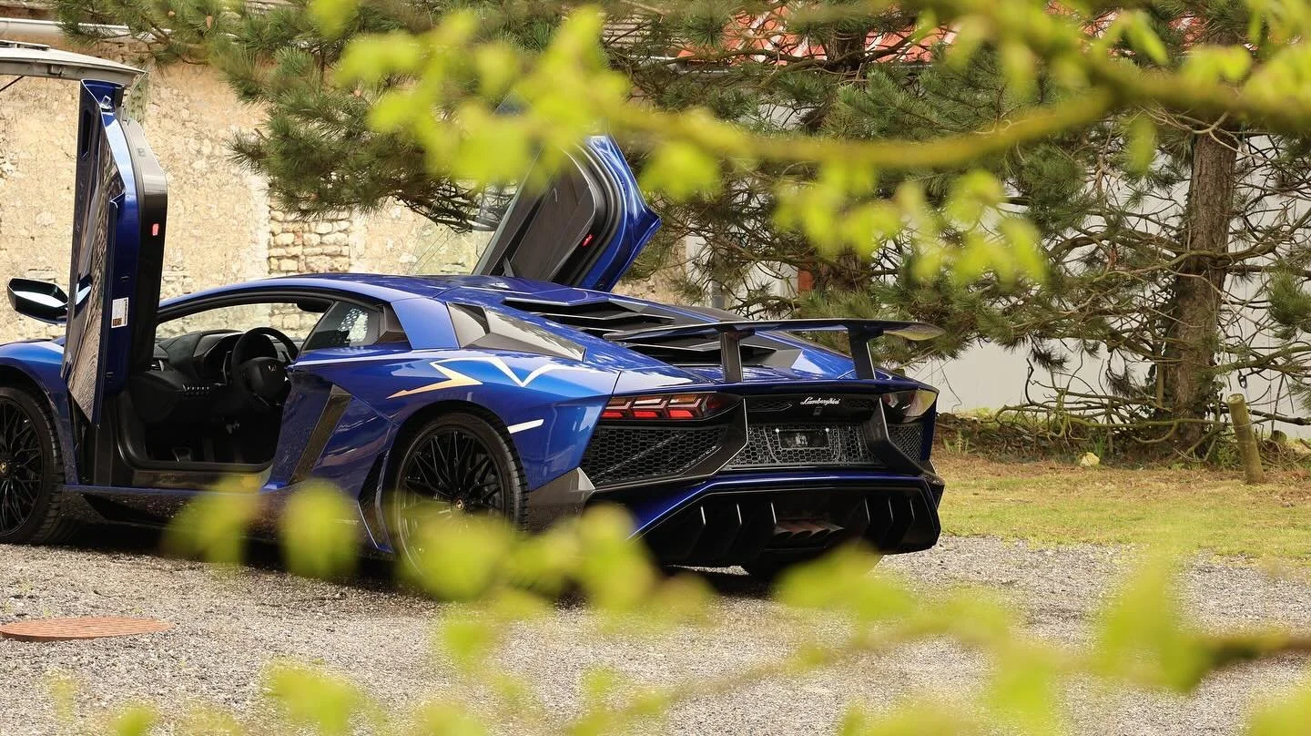 💙Shooting apr&egrave;s un lavage &agrave; domicile de cette magnifique Aventador SV🏡
📸 @xtrarevs 

*Nous nous d&eacute;pla&ccedil;ons dans toute l&rsquo;&icirc;le de France &agrave; domicile 🏡 

#mobilecarwash #detailing #lavageauto #garchesautoc