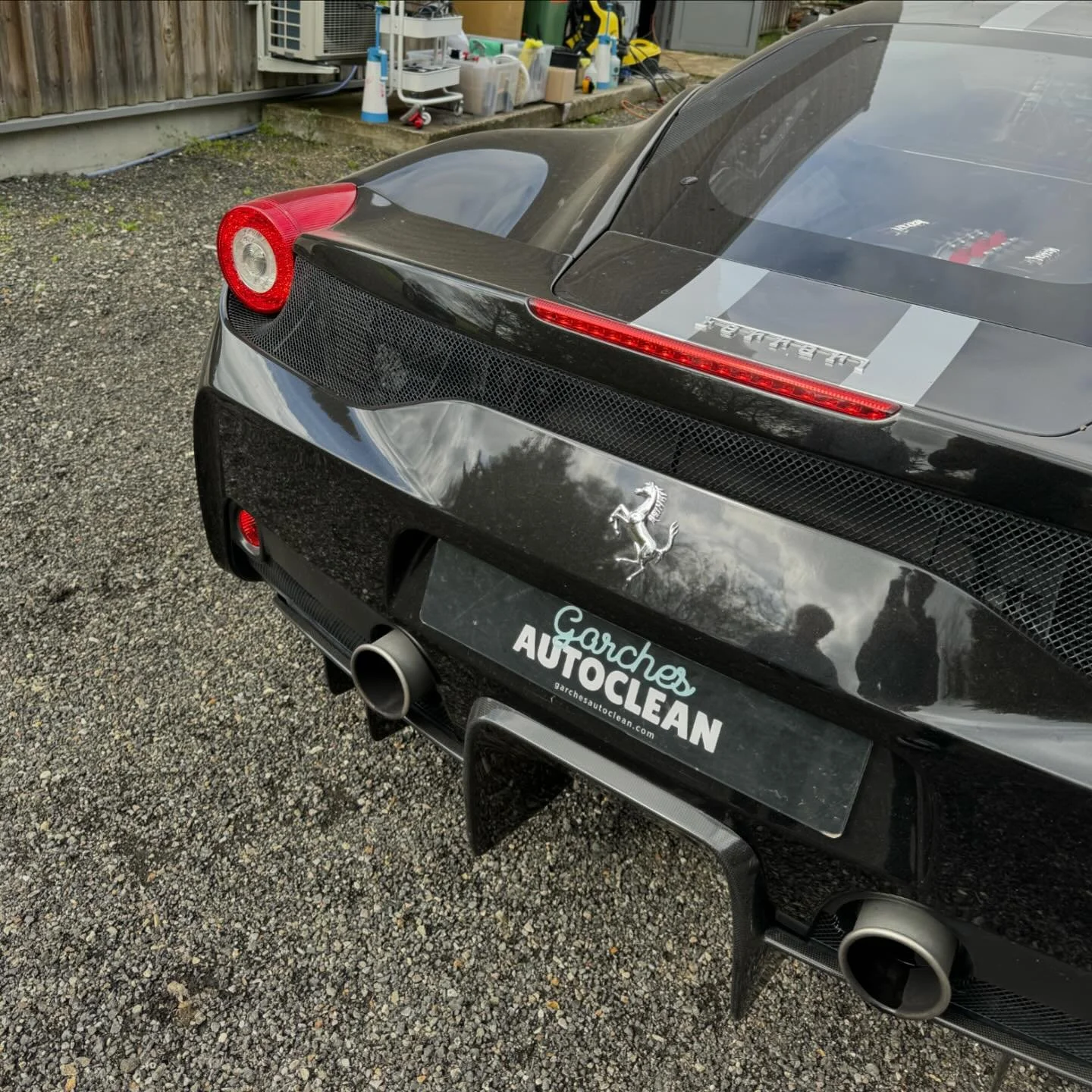 💦Lavage &agrave; domicile pour cette magnifique 458 Sp&eacute;ciale ✨
🏎️ @gtbutler_paris 

#458speciale #ferrari458 #detailing