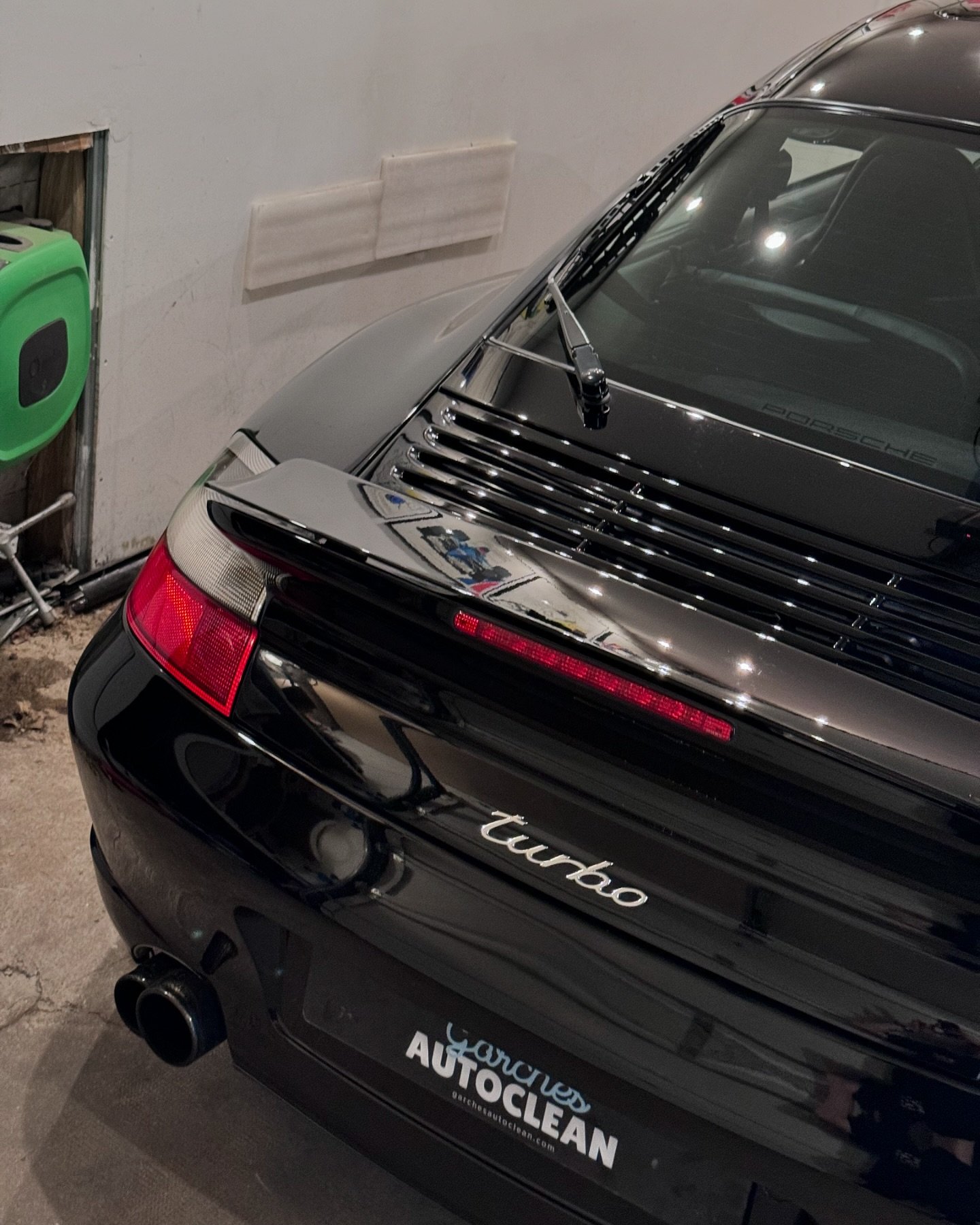 ✨Detailing complet pour @mecanicus_ sur cette belle 996 Turbo 💨 
💦Polissage en 1 &eacute;tape + 2 &eacute;tapes pour le tout et le pare choc arri&egrave;re.

#detailing #996turbo #mecanicus #garchesautoclean