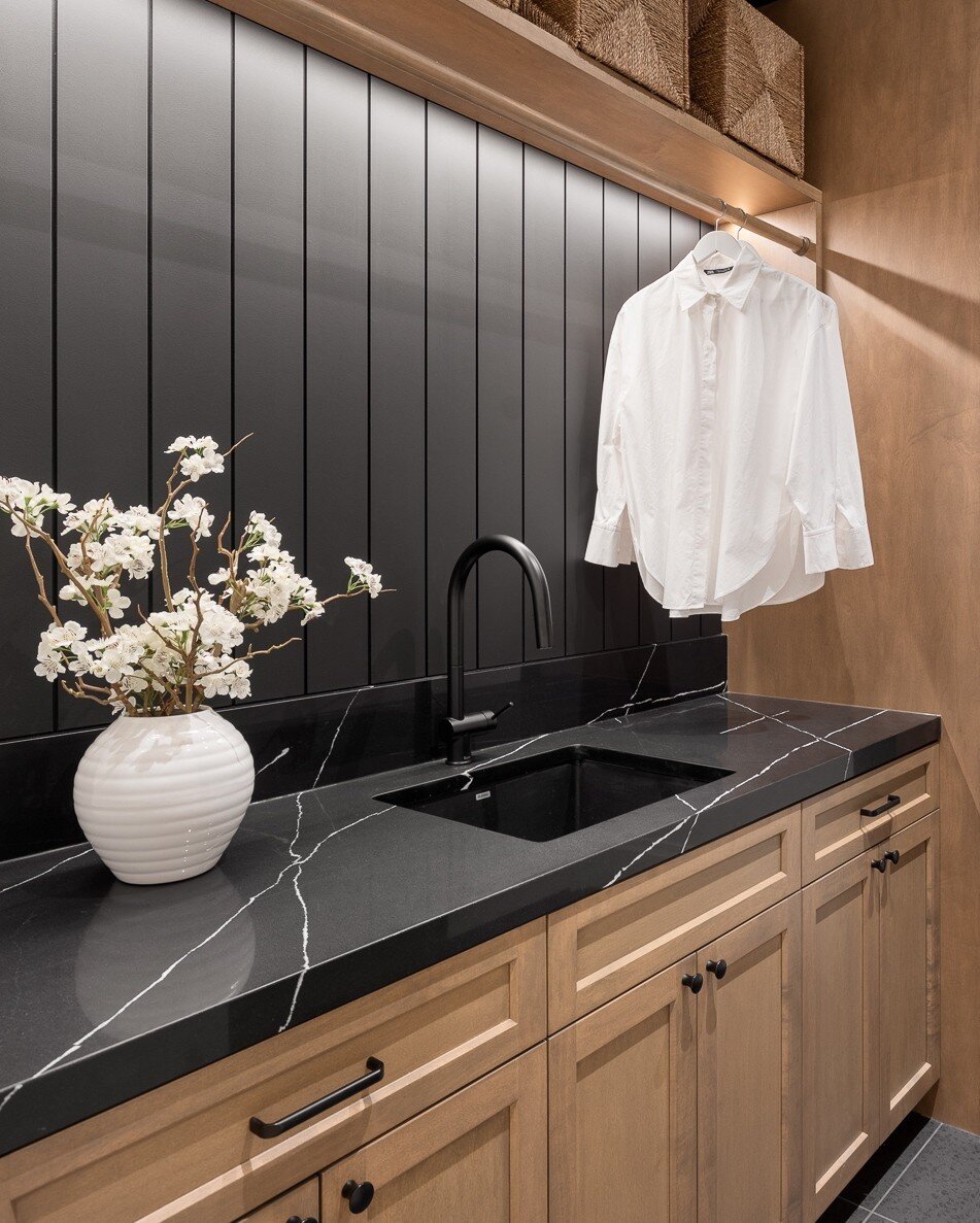 Laundry-mudroom combo with a focus on function and durability 🖤🤎