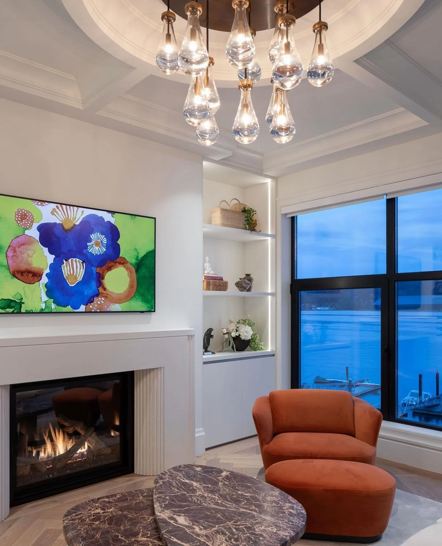 A cozy vibe in the great room of our #Oceanside home 

Built by our team @christenluxuryhomes
ID @christinahercundesign
Photography @360hometours.ca