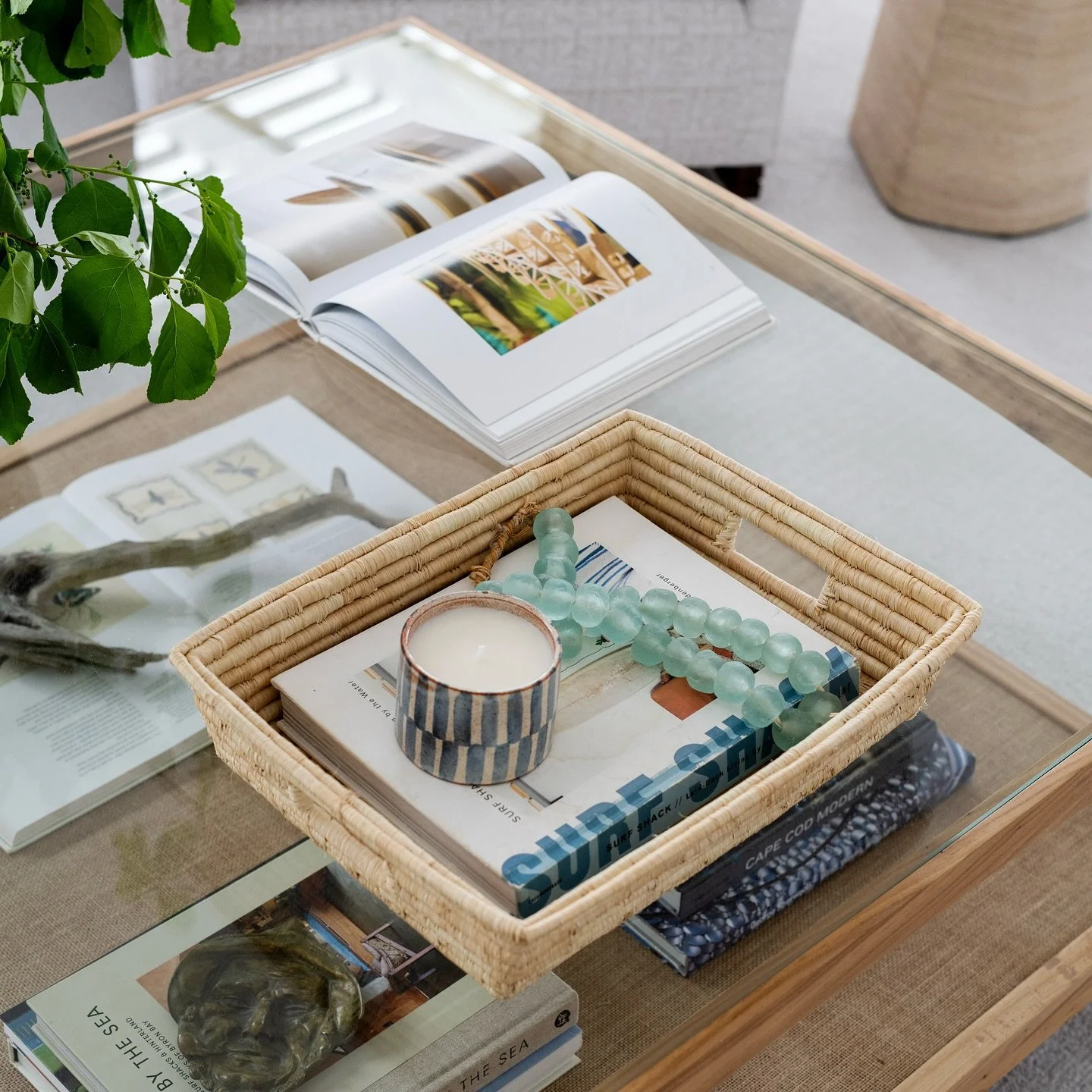 Sometimes all a coffee table needs is a little bit of love (and by that, we mean some books, a candle and a found object or two).

. . .

Design &amp; Styling: @houseofcocointeriors 
Photography: @jessicadelaneyphotography 

Living Room Design, Livin
