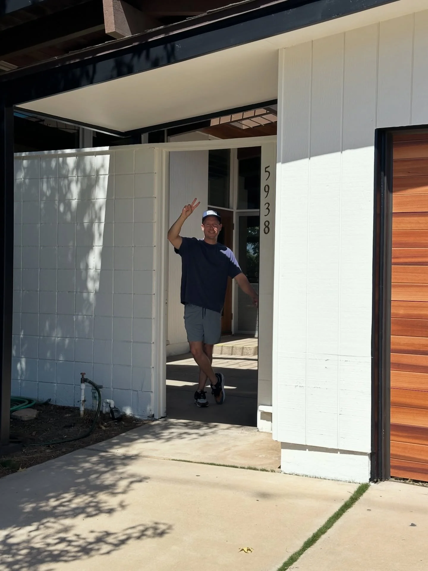 ‼️ SOLD ‼️

Every transaction has their story but this is a long one 🤣 

I started visiting this home a little over a year ago as a client had their mother pass away and they intended on selling their family home. We eventually landed on using @comp