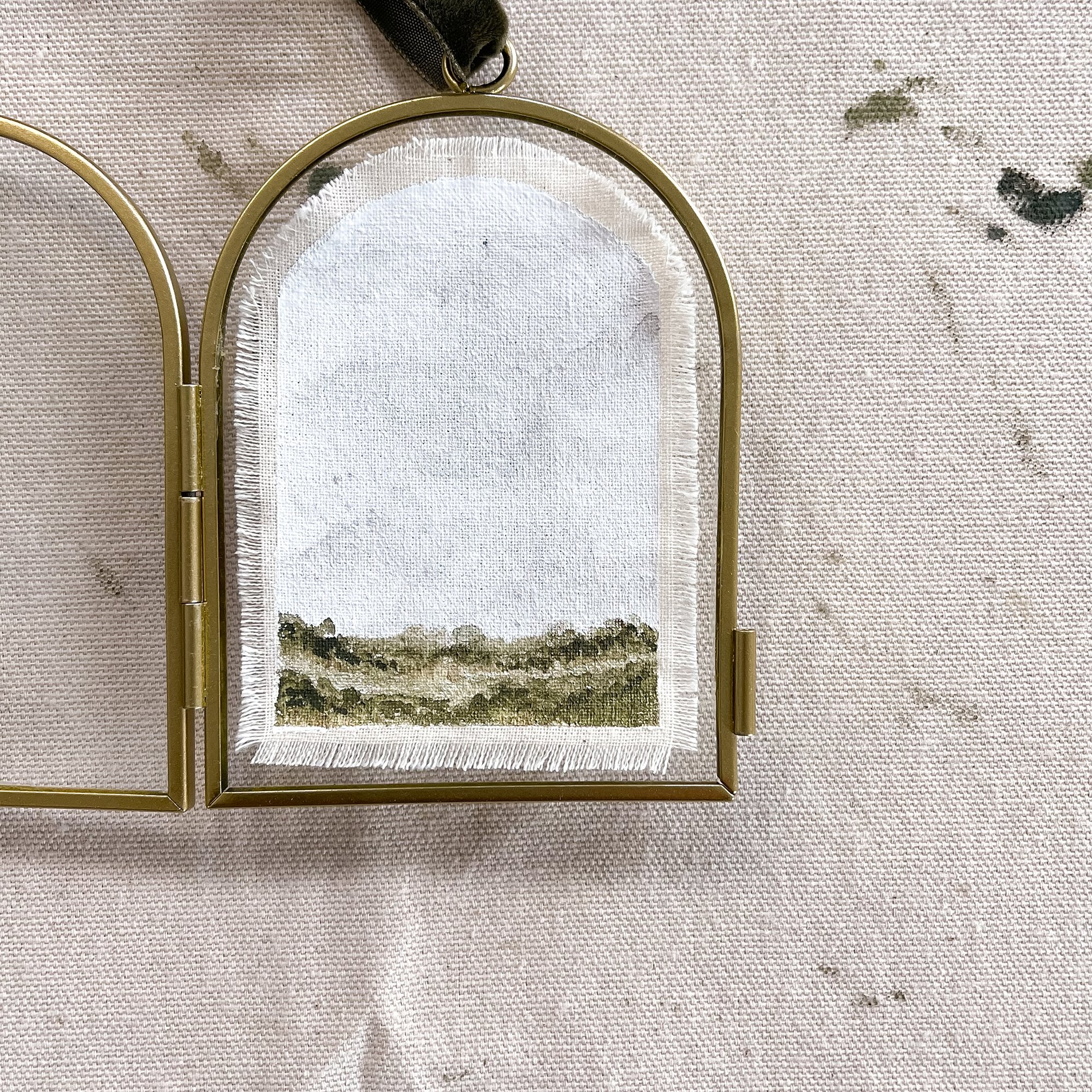 Arched-Landscape-Ornament-Open-Frame-3-Raechelle-Marie.jpg