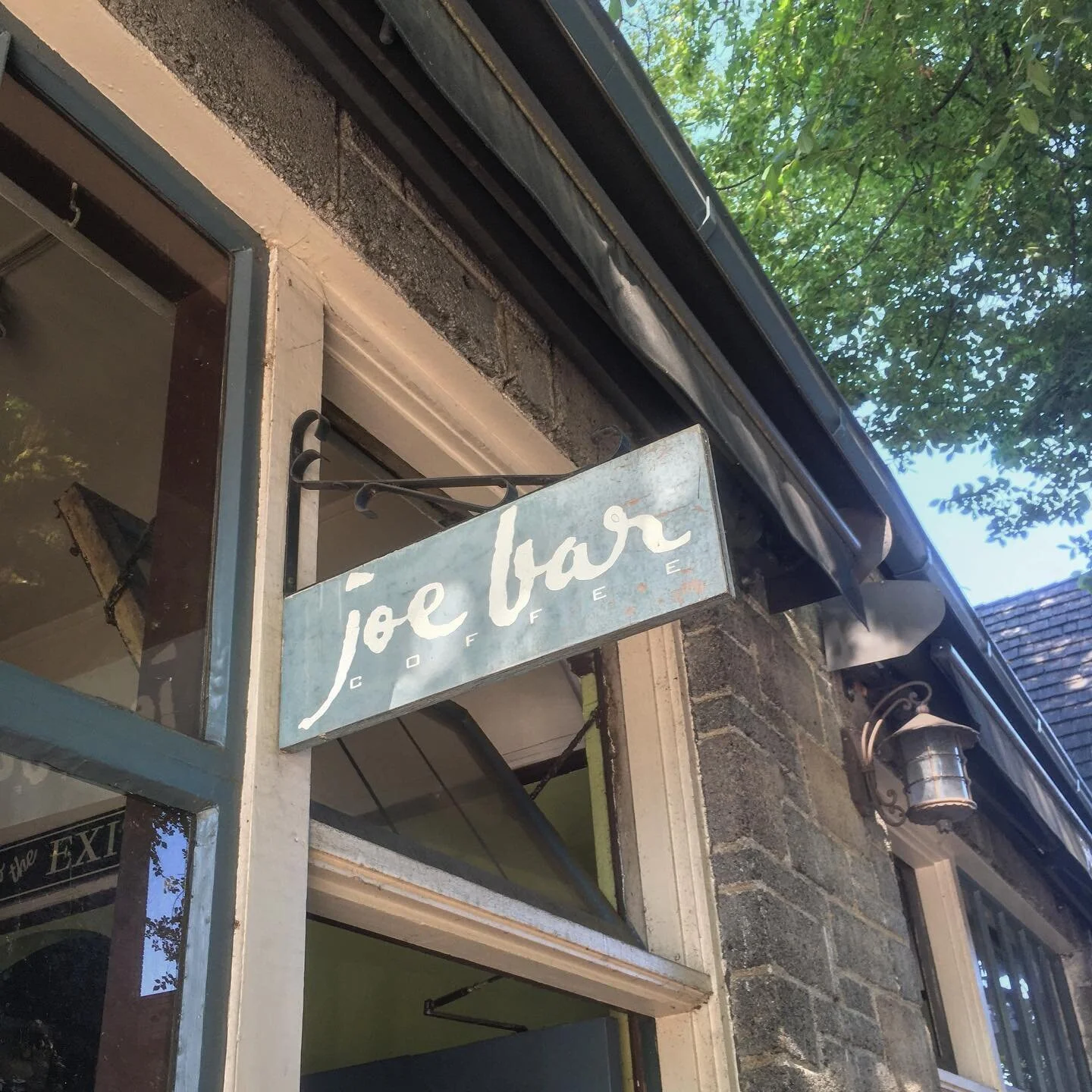 Hey Capitol Hill, you probably already know and love Joe Bar for their beautiful location, awesome coffee and amazing staff. But did you know they have Beneficial Brewing booch ON TAP? 🍺 Stop by for a cold draft pour of our Jamaican ginger!
.
@joe_b
