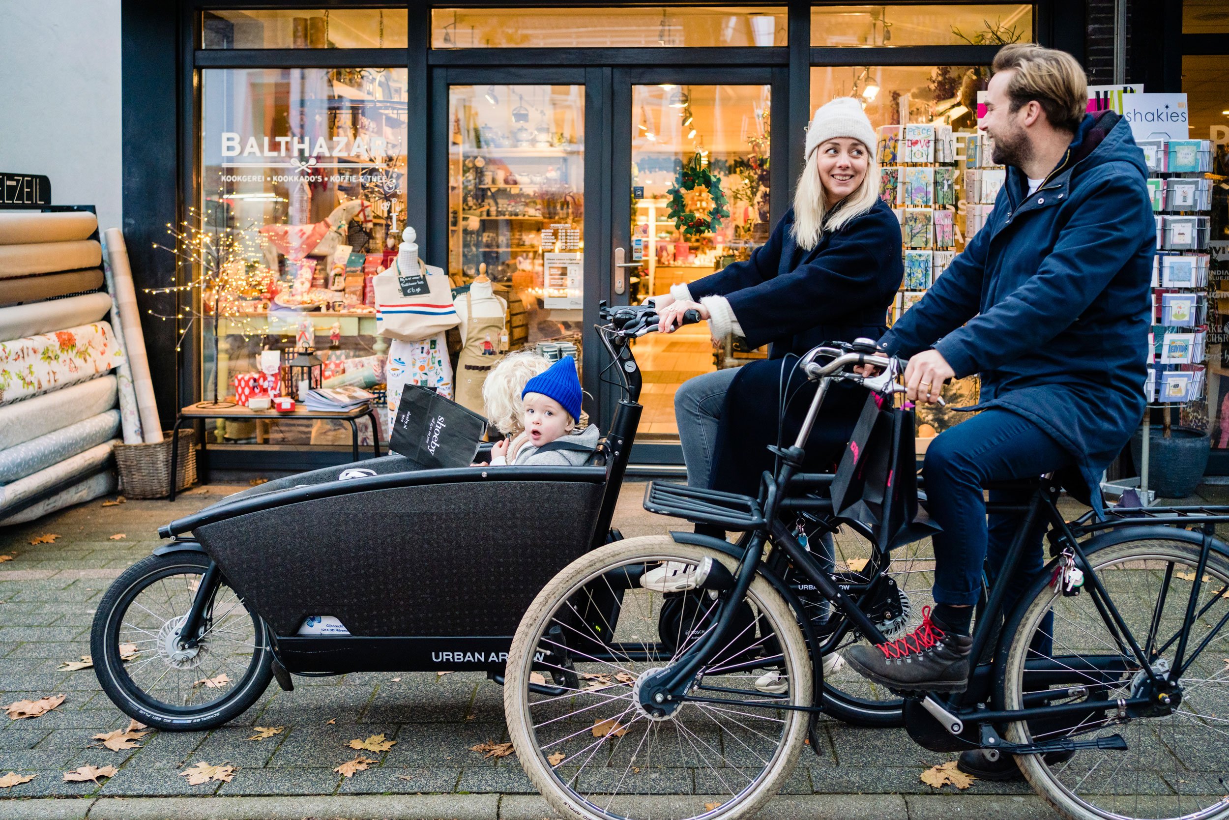 winkelen-op-de-Gijsbrecht_winkelstraat_herfst_bakfiets_2021.jpg