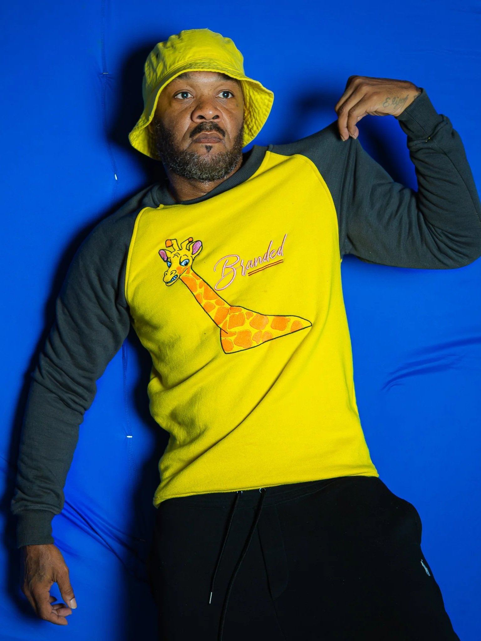 BRANDED ANIMOSITY KINGDOM Gina the Giraffe long-sleeved embroidered baseball tee