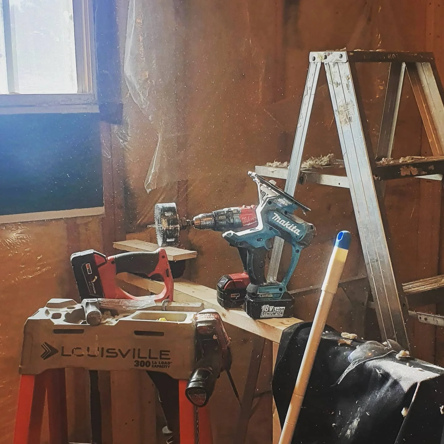 Seems the heavens are trying to tell me something about the Makita drywall cutter 🤔 probably accurate this tool is 🔥
.
.
.
.
#makita #makitadrywallcutter #milwaukeetools #makitavsmilwaukee #electrician #electrical #electricalwork #construction #spa