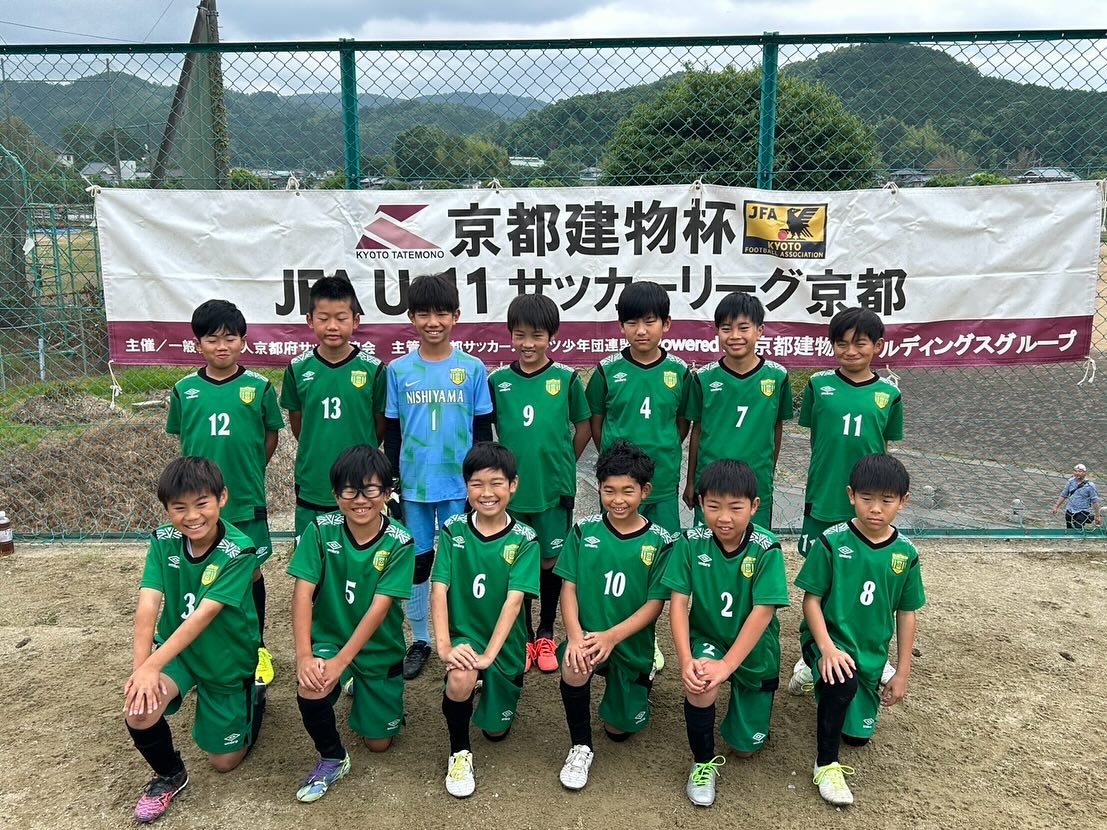 2025/6/1 U11リーグ戦
第5節・6節

本日はリーグ戦でした。

vs嵯峨さん　3-1◯
前回の反省を元にみんなで修正してきたプレスを、全体で勇気を持って実行することができました。
失点後も絶やすことなくコミニュケーションを取り続け、走り切り3得点。待望の2勝目となりました。
入りも良く、失点しても下を向かずに強度の高いプレスをかけ続けて戦い抜いたナイスゲームでした。

vsアンフィニBさん　0-1&times;
勝った余韻に浸る間もなく切り替えて臨んだものの、早い時間帯に失点し、巻き