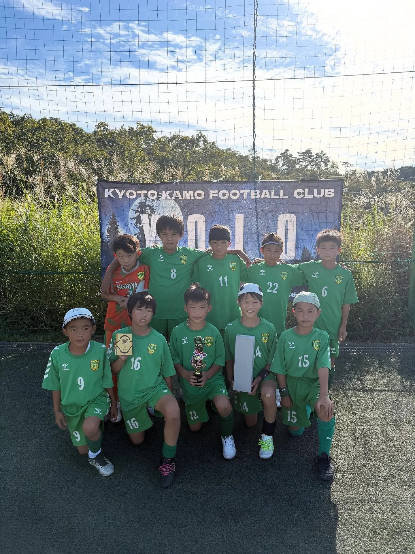 2025/9/27  U10 R
加茂さんにお誘い頂き、加茂カップに参加しました！Rチームとしては久しぶりのカップ戦。この1ヶ月でトレーニングして来たことがどれだけ出来るか試す良い機会です。8チームによるトーナメント戦ということもありますが、結果よりも内容に拘ろうと挑みました💡

１回戦　　vs 大住　win
準決勝　　vs 高石中央A  win
決勝　　　vs 山室山　lose  準優勝でした🏆

しっかりとボールを保持し、左右にボールを動かして相手ゴールまで迫り、フィニッシュまで👍フィ