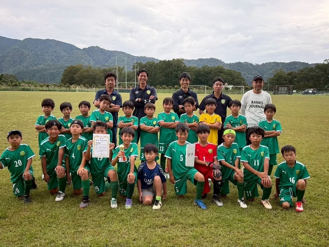 2025/9/28 第3回西京支部長杯 U-9 
Rチーム

今日は2チーム体制でプチ遠征。
Rチームは準優勝！！
おめでとう！とても立派な成績です！
自分たちで決めたチーム目標にはあと一つ届かなかったけれど、しっかり結果を残してくれました。

リーグ戦は、いつもと違うポジション、フォーメーションを試したりもしましたが、選手それぞれがストロングポイントを発揮してくれ、ほぼ危なげなくリーグ1位通過。
不慣れながらもチームのバランスを崩さず、誰もサボらずプレーできているところは、みんなの練習を頑張っ