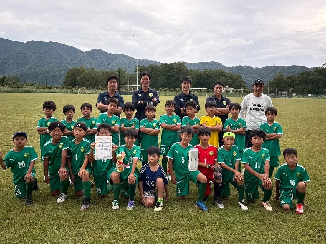 2025/9/28 第3回西京支部長杯 U-9 
Nチーム

Nチームは試合前に個人の目標、チームの目標を皆で決めて初戦に臨みました。

【相手のパスコース、シュートコースを消す】
【ゴールキックは相手より先に触る】
【先制点を取る】
【1試合勝って予選3位通過】
など具体的な目標を出してくれる選手が増えました。

初戦は一方的な試合になりましたが、選手のチャレンジする姿勢や、気持ちの入ったプレーが随所に見られ、結果ほど内容は悪くなかったと思います。

2試合目はチームとしてどうしても欲しかった
