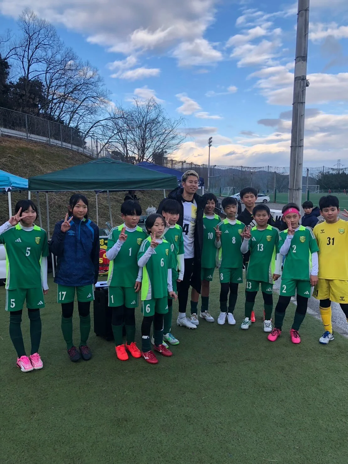 2026/2/11  U12
今日はU12マキヒカカップに参加しました。

近畿の強豪チームがひしめく中、初めてフットサルに触れる子供達、まず知ってる限りのルールから教えて知ってる限りの動き方を教えましたがさすが強豪💧そんなに上手く行きませんでした💧💧

でもみんな楽しんでくれたと思うのでよしとしましょう😉

みんなとサッカーができるのももう少し、しっかり楽しみつつうまくなっていきましょう👊

最後に
対戦してくださいましたチームの皆様
応援や送迎をしてくださいました保護者の皆様
子供