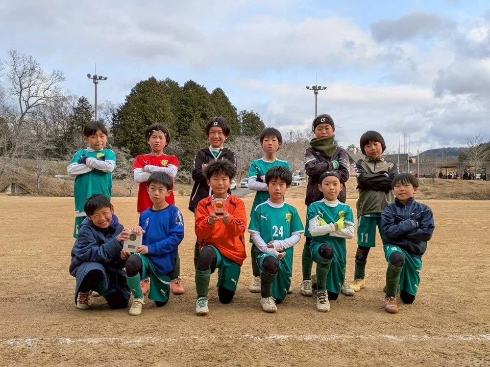2026/3/15  U9  O
QUINCE  CUP
西山Ｏチーム

【予選リーグ】
vs 葵A  1-1 draw 
vs 桂坂　3-0 win
vs 大山崎　0-0 draw

【3位決定戦】
3位決定戦　vs 舞鶴南　7-0 win

本日はQUINCE.KZ.JFCさんにお誘いいただきQUINCE  CUPに参加しました

強度の高いチームと対戦できることに感謝しつつ、カップを持って帰ることを目標にこの素晴らしいカップ戦に臨みました

全試合を通じてディフェンスが終始集中を切らすこと