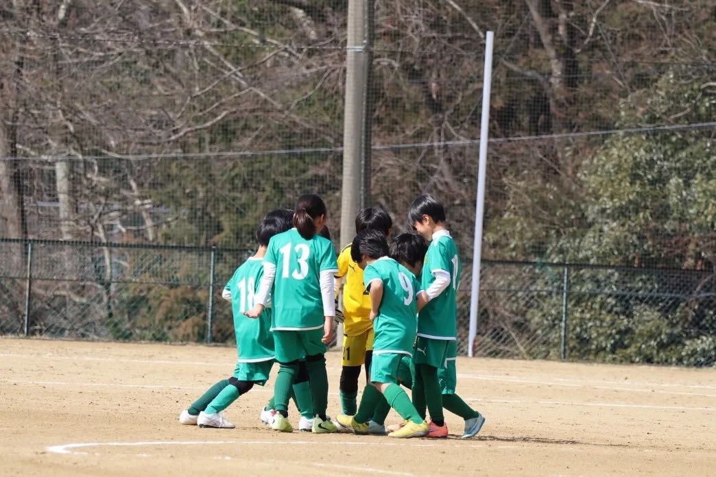 3月22日（日）
比叡スプリングカップ　U-10 

36期生 Ｔチーム

vs 山階0-4 lose
vs 比叡2-2 draw
vs 西陣中央0-7 lose
vs 洛央1-1draw

本日は比叡さんにお誘いいただき、スプリングカップに参加させていただきました

2分2敗と一勝が遠いカップ戦となりました

あと少しで勝てそうな試合もあっただけに、勝たせてあげたかった‥

それでもやっぱりこのチームの良いところはサッカーを楽しめるところ

サッカーを楽しむことは一番大事

これは変わらない
