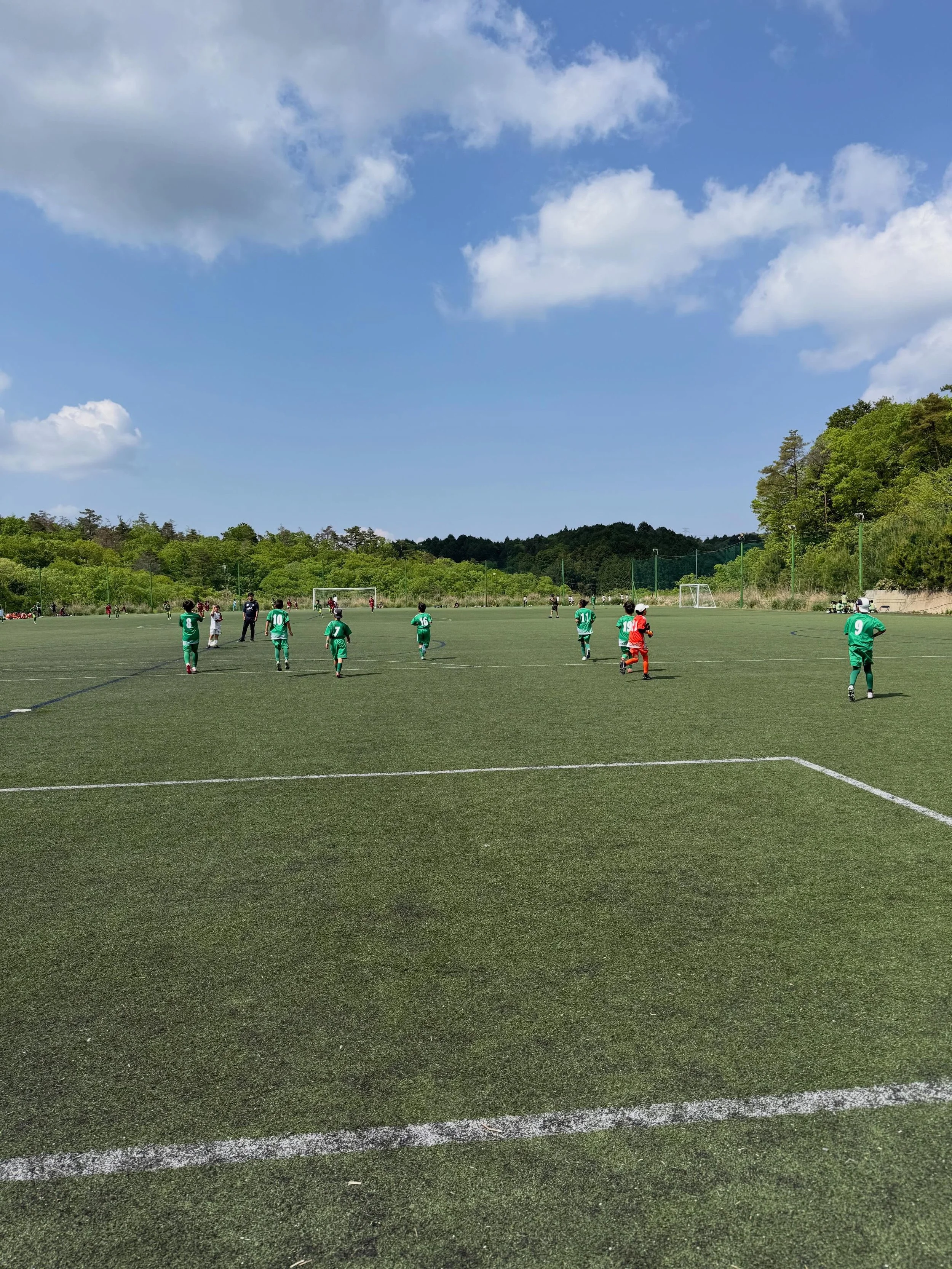 2026/5/15  U11 R
TESORO CUP 8チームでのトーナメント戦
VS  TESORO B  2-0
VS  ヴィッセル神戸　1-4
VS  MONOBE  0-1  4位でした！

2試合目のヴィッセル戦。全てが自分達より上の相手との試合。連続したプレーと相手よりも先に、たくさん動く事を意識してキックオフ。全員が集中して良い入りでしたが、さすがのヴィッセルさん。全員がとにかく上手い😅簡単に剥がされるし、ボールを動かされました。なんとか耐えていましたが、ゴール前のルーズボール