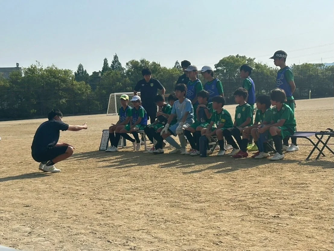2026/5/16 U12西地区リーグ
第七節、第八節

暫定首位で迎えた上位チームとの連戦でした。

第七節
vs桂川さん　0-1&times;
5年の前期リーグで勝って以来はカップ戦での対戦時勝てていなかった相手。
プレスの掛け方や序盤の戦い方を普段とは敢えて変更しスタートしました。結果的にそれが上手くはまらない間に先制され、そのままズルズルと行ってしまい敗戦。
ゲームへの入り方が良くなく、相手を上回ろうとする気持ちの面でも煮え切らない非常にもったいないゲームでした。

第八節
vsボルトさ