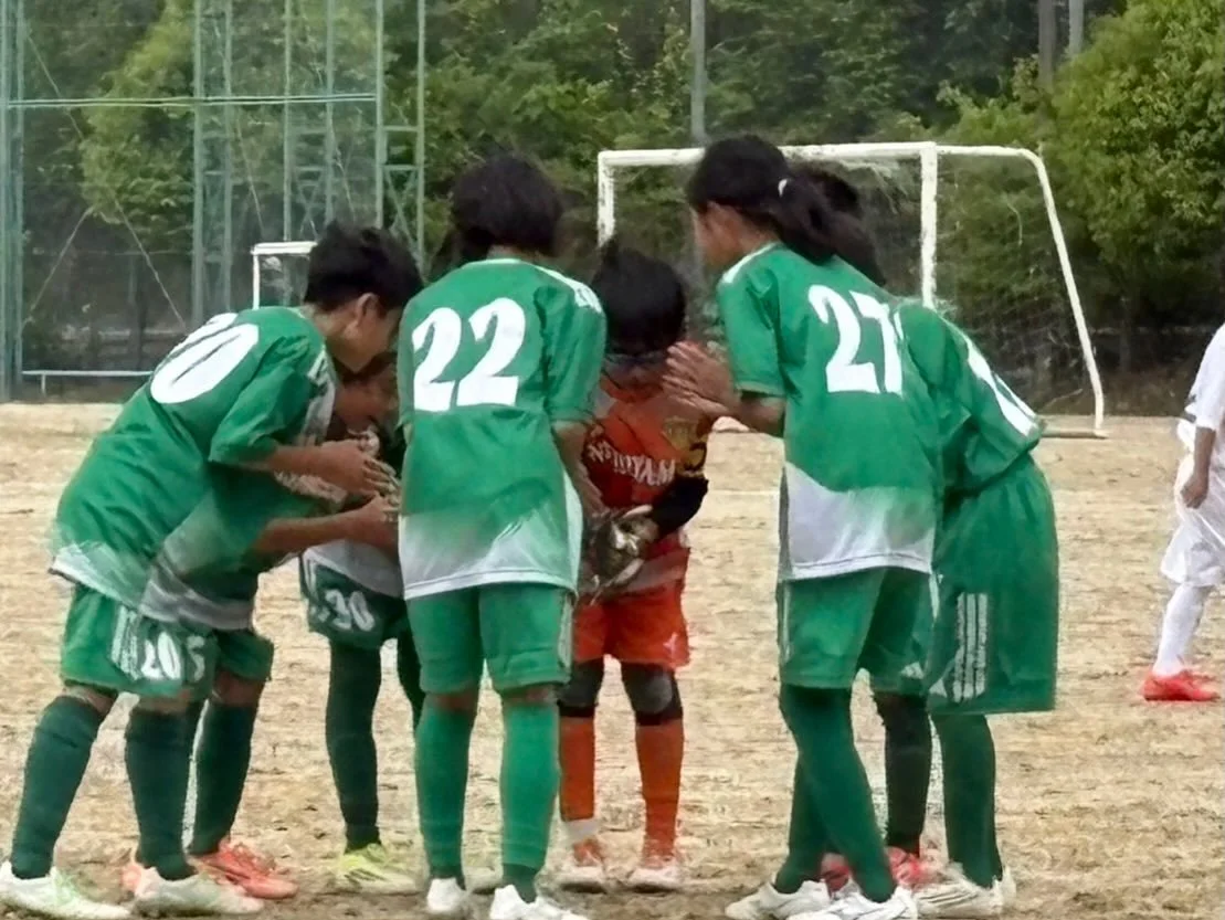 2026/5/23  U11N
今日はリーグ戦でした。
結果は1勝1分！
今期のベストゲームの内容でした。

少しずつ意識も変わり始め、積極的に前からプレスをかけてボールを回収し、逆サイドに展開して裏も取れたし、ＦWにボールをつける意識もあり、全てがうまくハマったゲームとなりました。
応援に来てくださった保護者の方々にとってもゴールシーンも多く、見ていて成長を感じていただけたのではないかと思います。

明日もカップ戦です。
さらなるレベルアップを目指して今日、やりきれなかった事を明日はできるよう